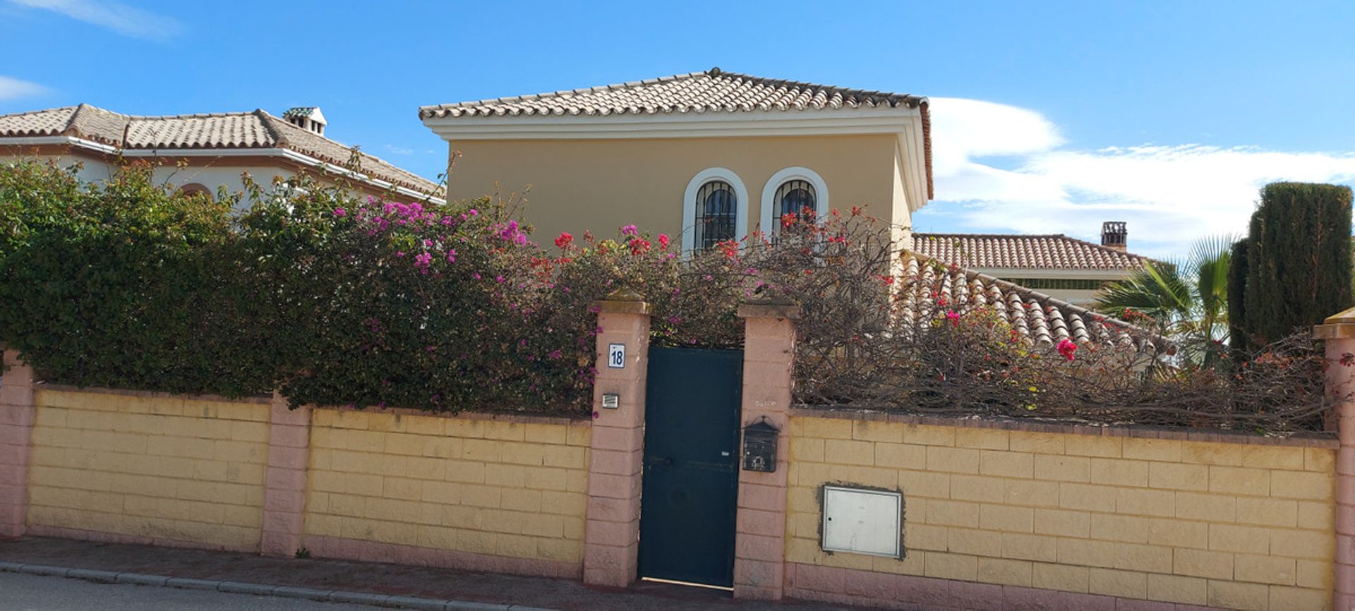 Casa nel Puerto de la Duquesa, Andalusia 10160341