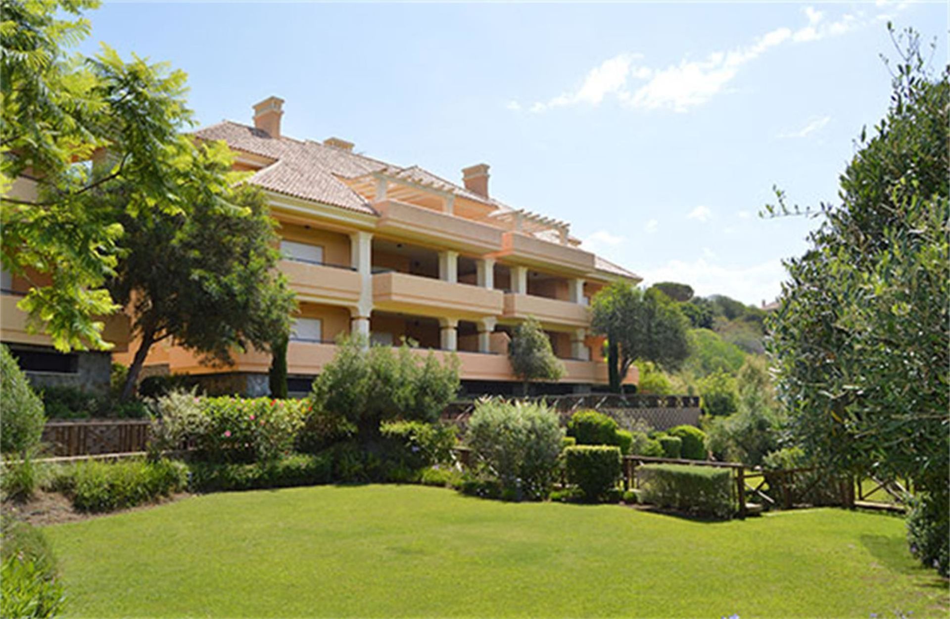 Condominium in Guadiaro, Andalusia 10162067