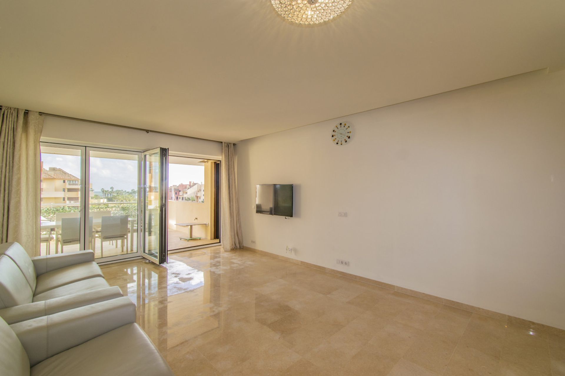 Condominium in Sotogrande, Andalusia 10162110