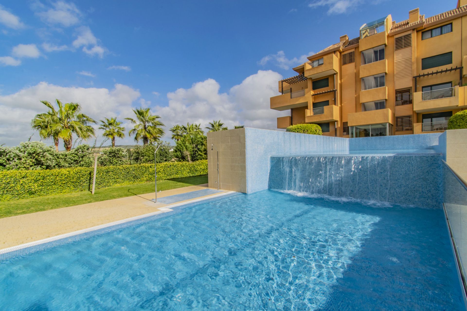 Condominium in Sotogrande, Andalusia 10162110