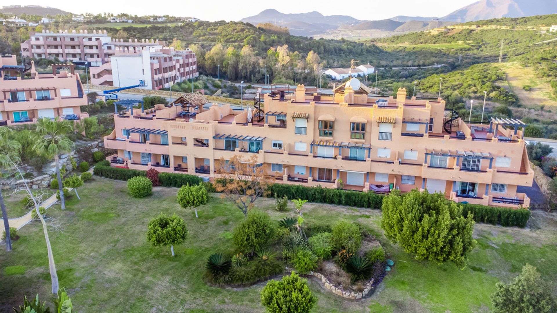 Condominium in Casares, Andalusia 10162331