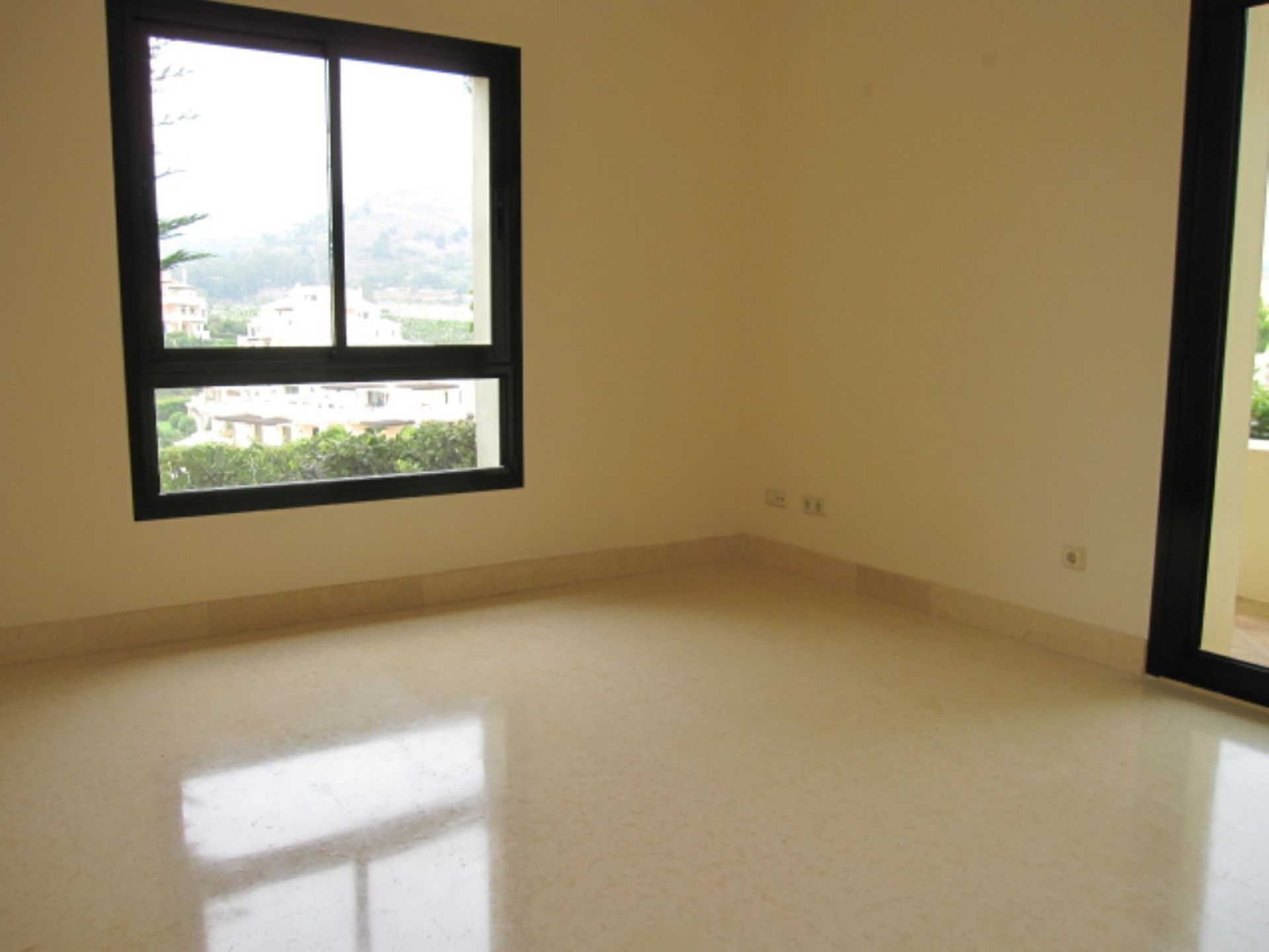 Condominium in Benahavis, Andalusia 10162621