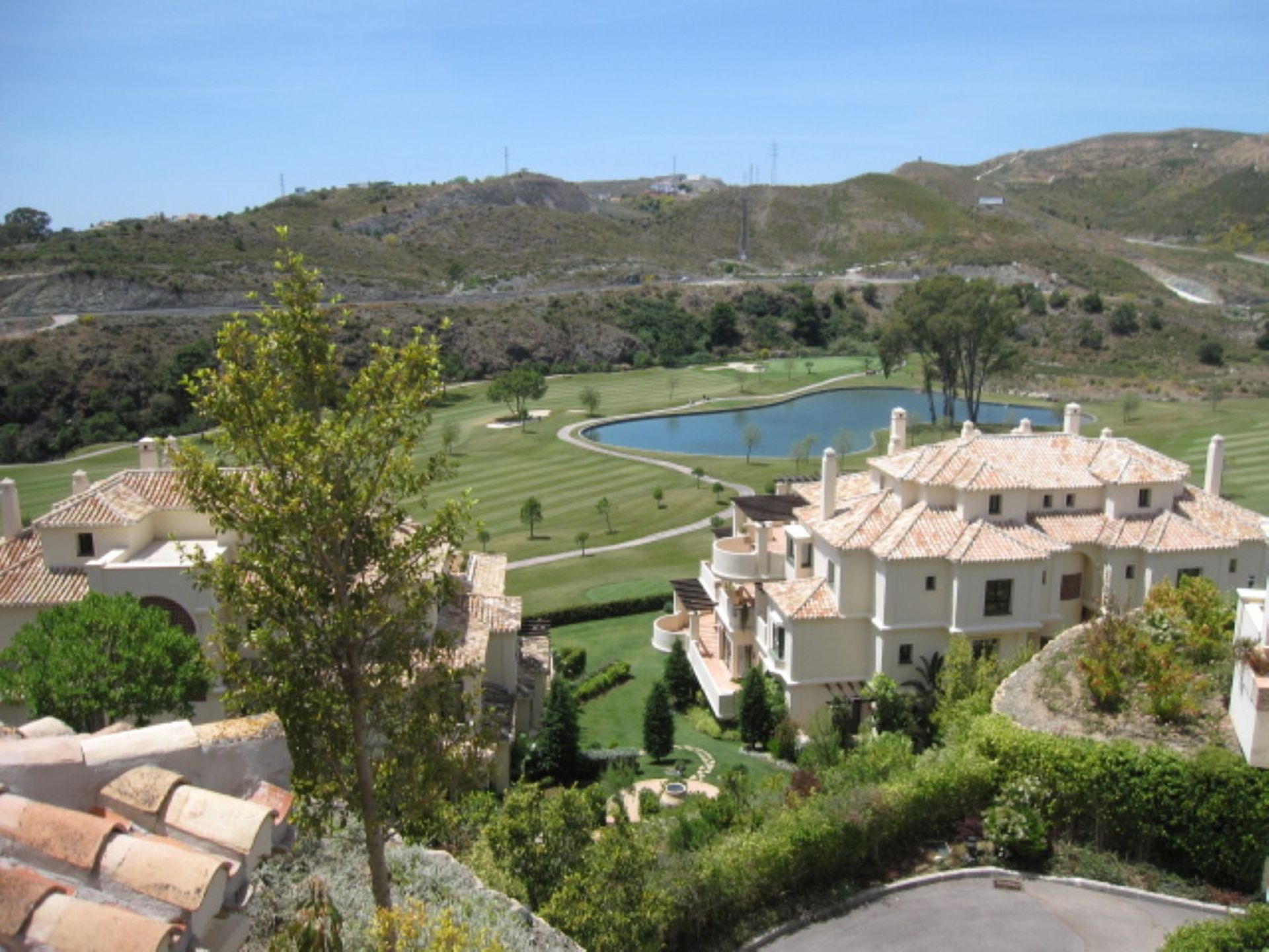 Condominium in Benahavis, Andalusia 10162621