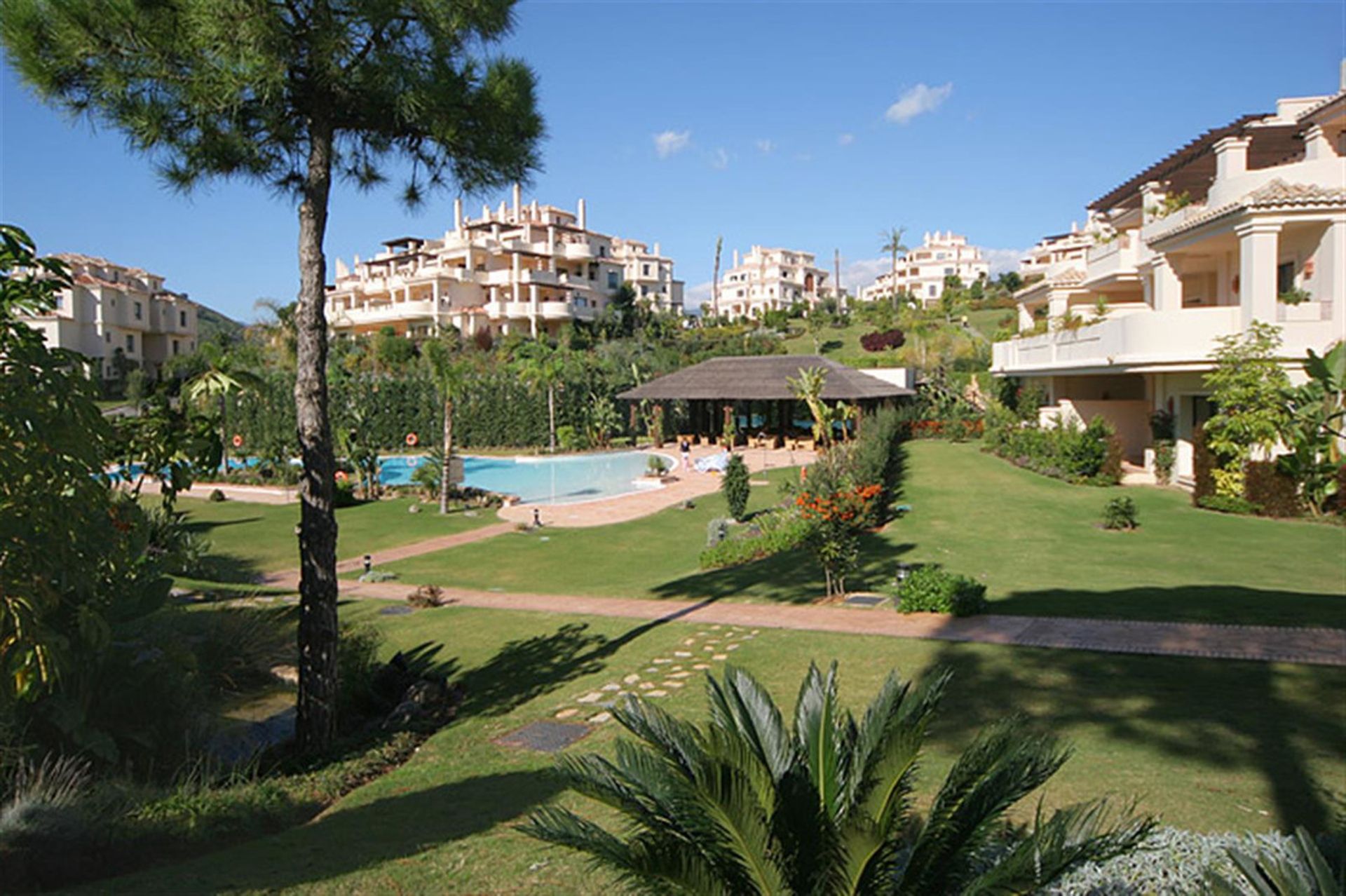 Condominium in Benahavis, Andalusia 10162621