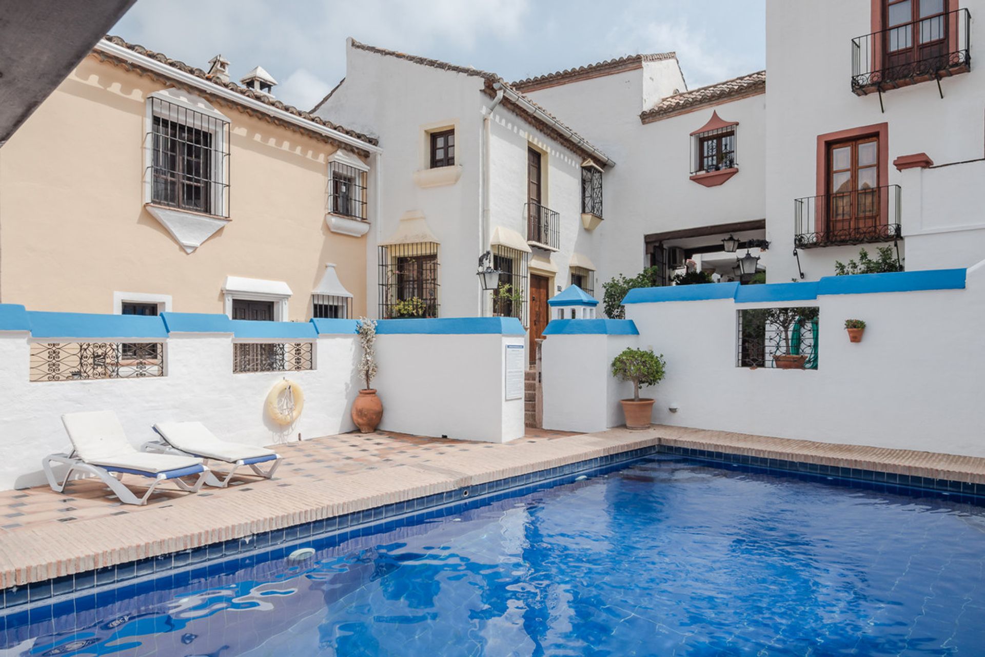 Condominium dans Benahavís, Andalusia 10163537