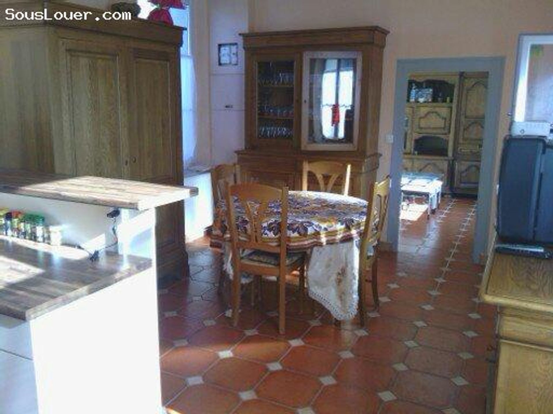 Huis in Saint-Fargeau, Bourgogne-Franche-Comte 10165066