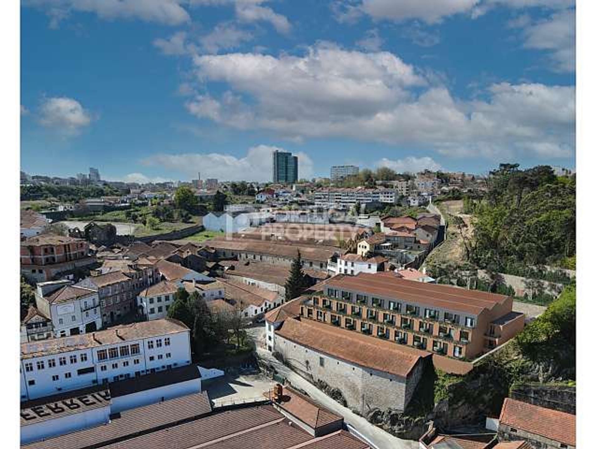 Condominium in Porto, Porto District 10166420