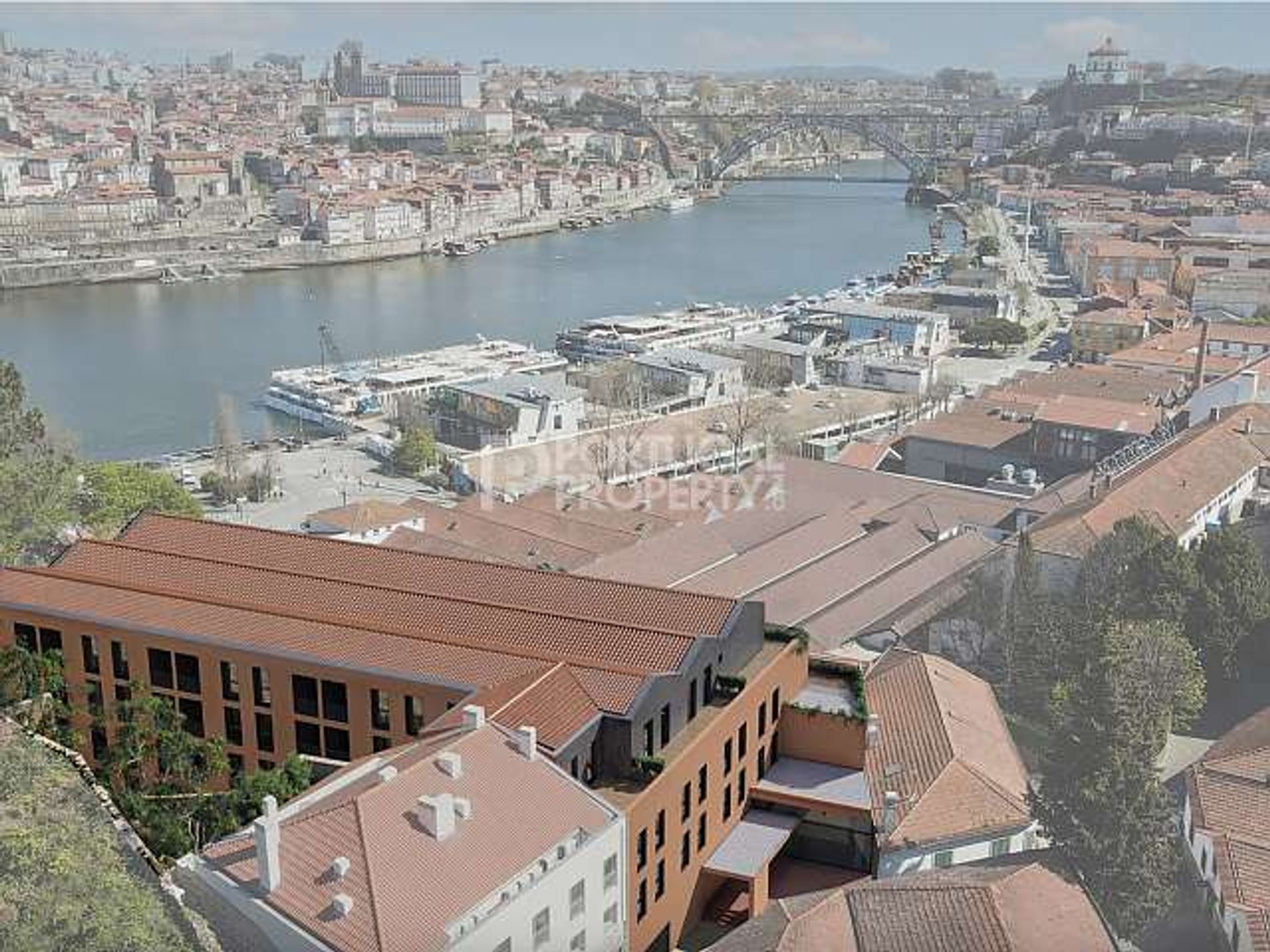 Condominium in Porto, Porto District 10166420