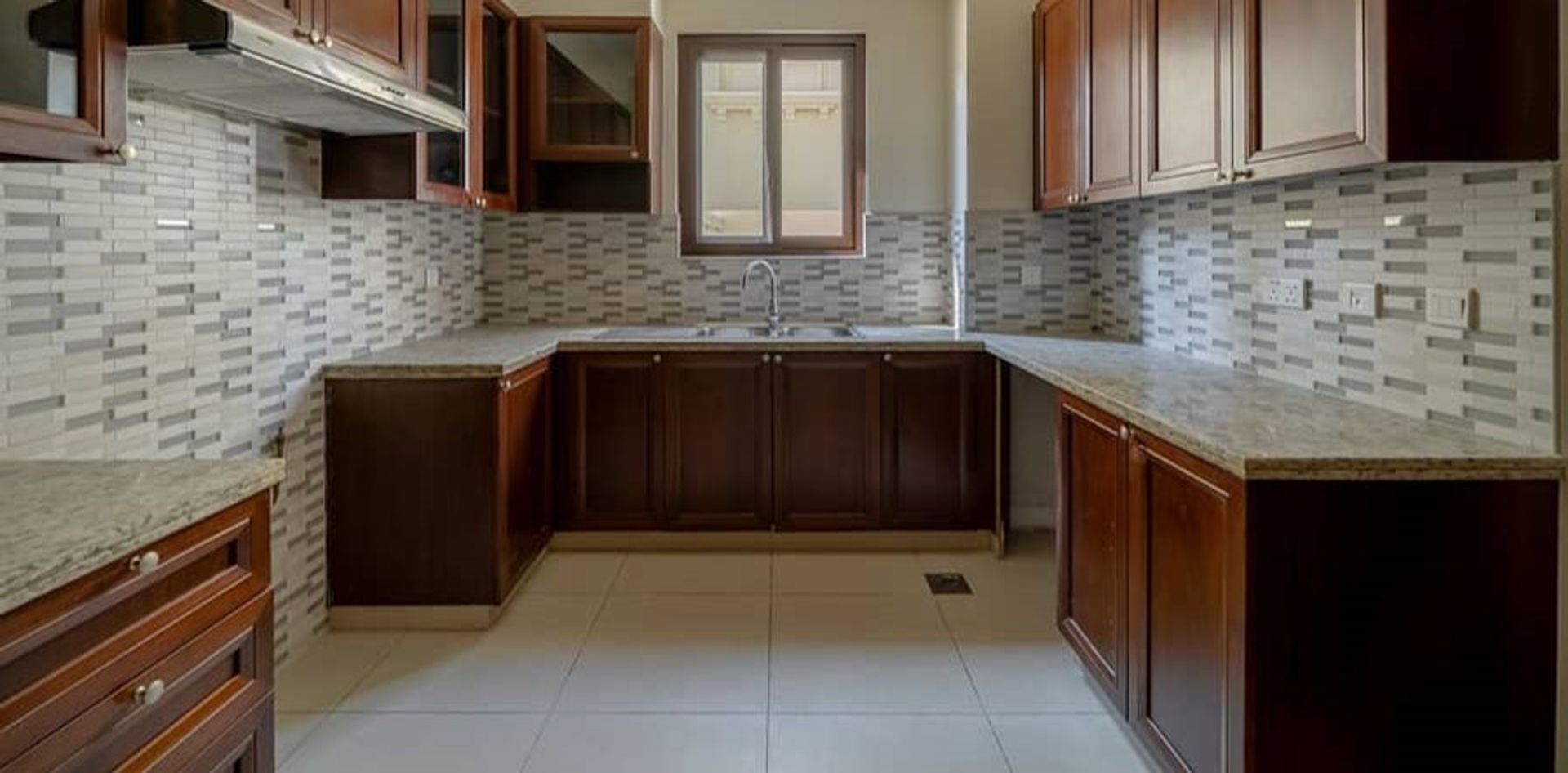 House in `Ud al Bayda', Dubayy 10166985