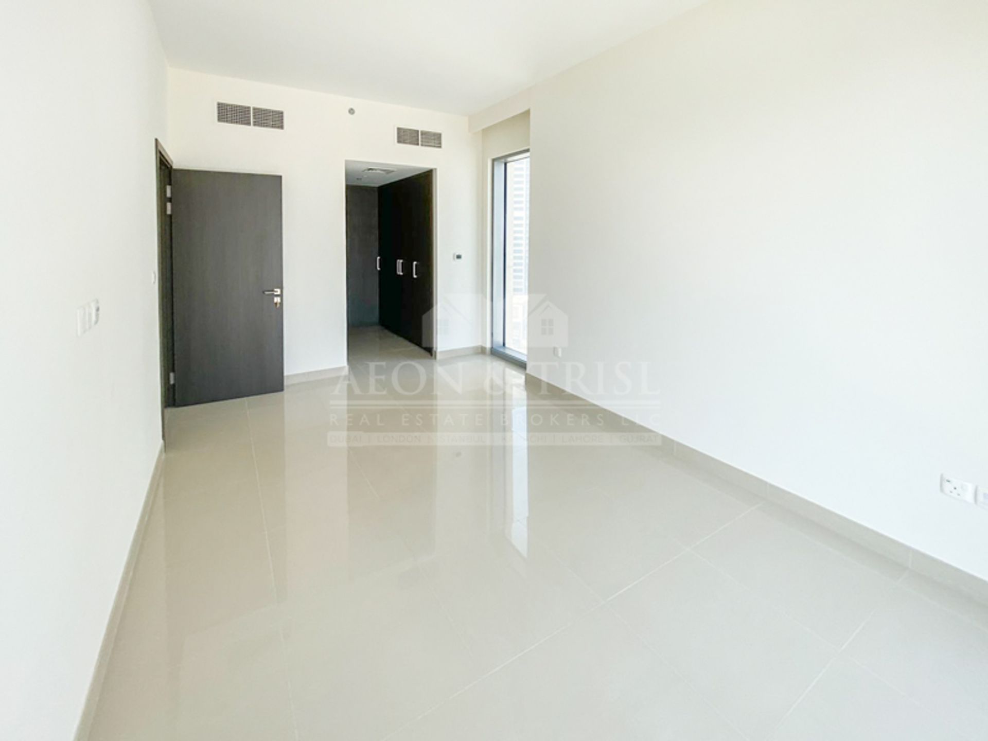 Condominium in Dubai, Dubai 10167133