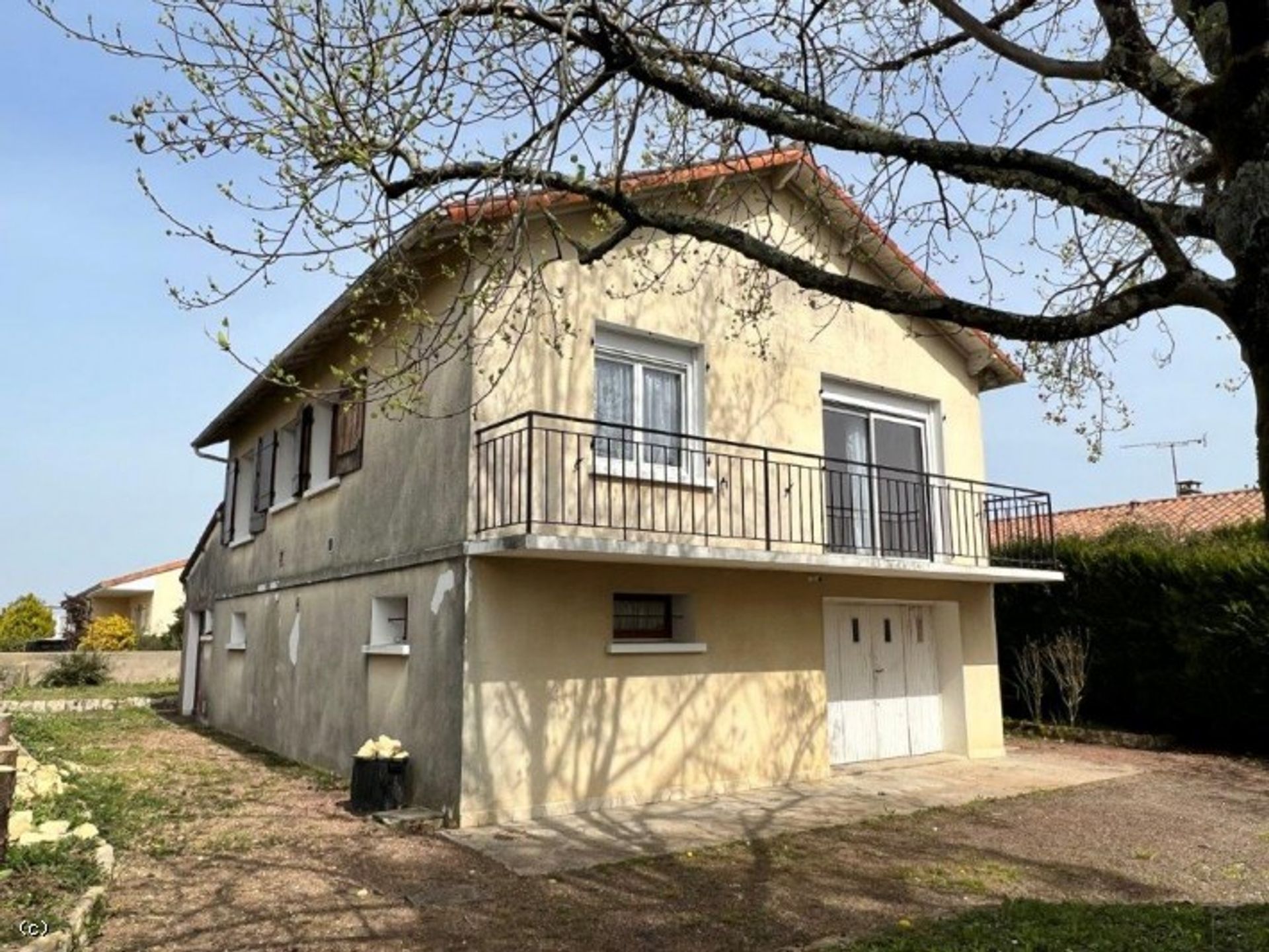 Huis in Ruffec, Nouvelle-Aquitaine 10167643