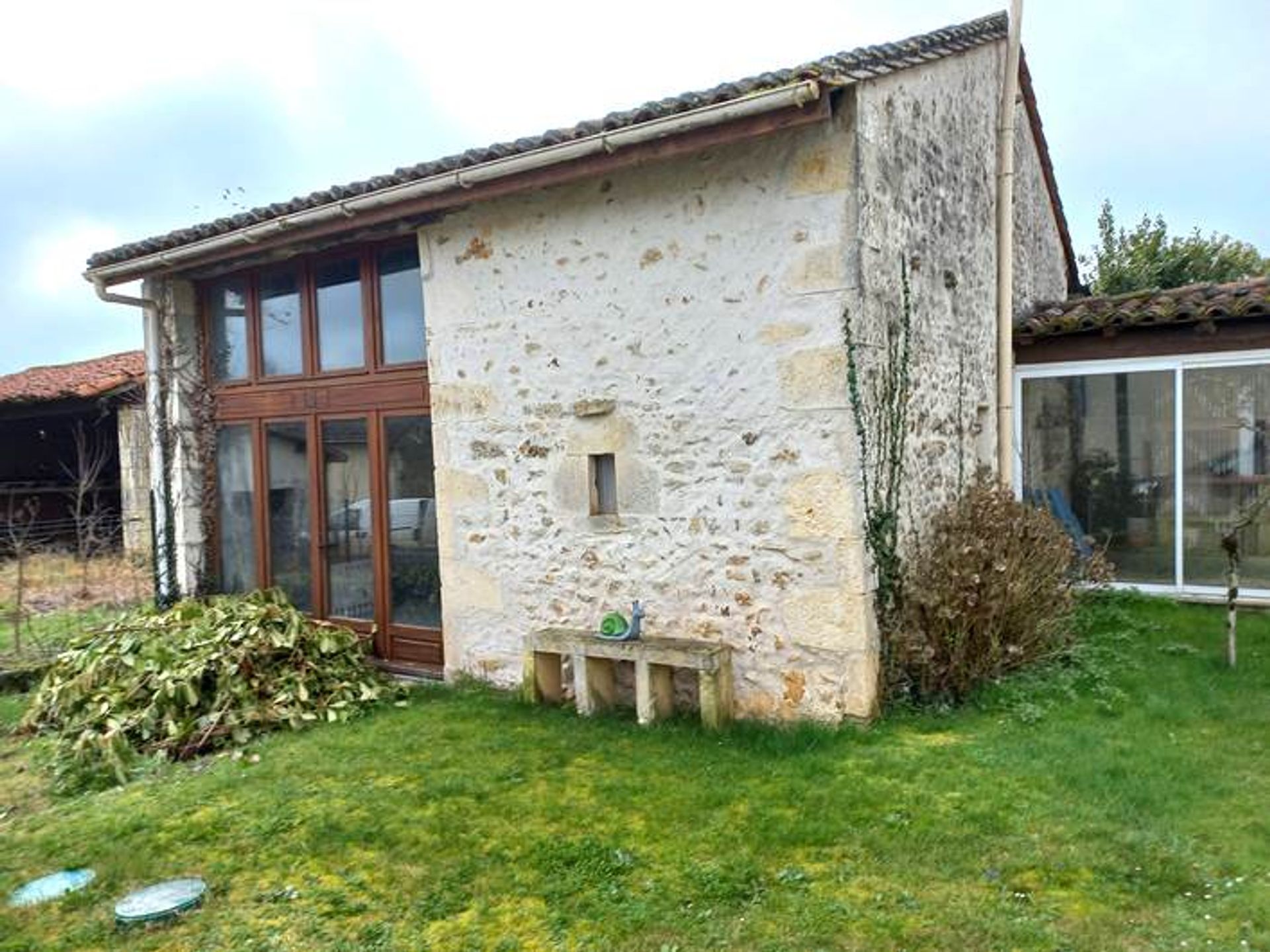 Casa nel Beaulieu-sur-Sonnette, Nouvelle-Aquitaine 10167748