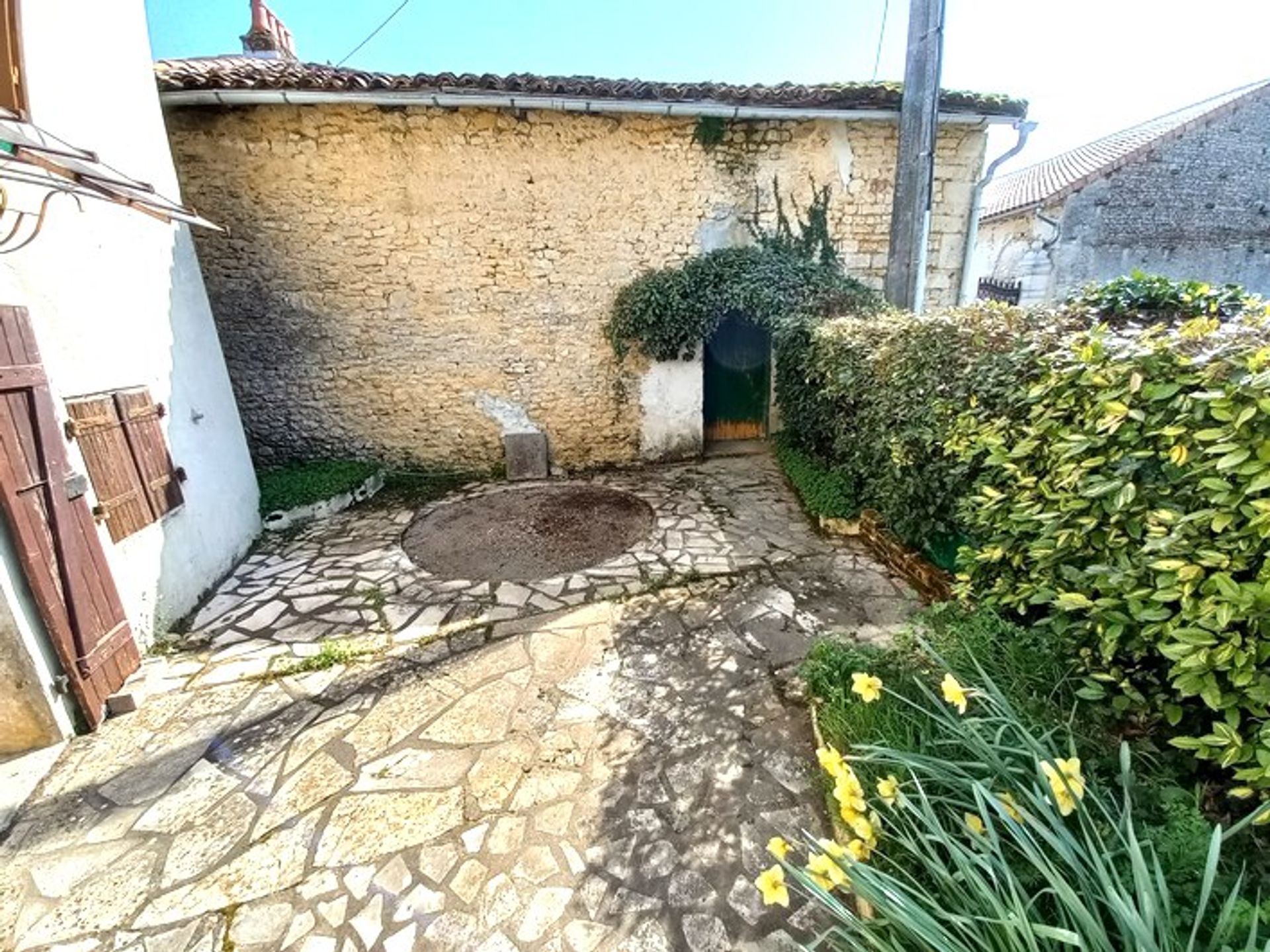 Hus i Ruffec, Nouvelle-Aquitaine 10167750