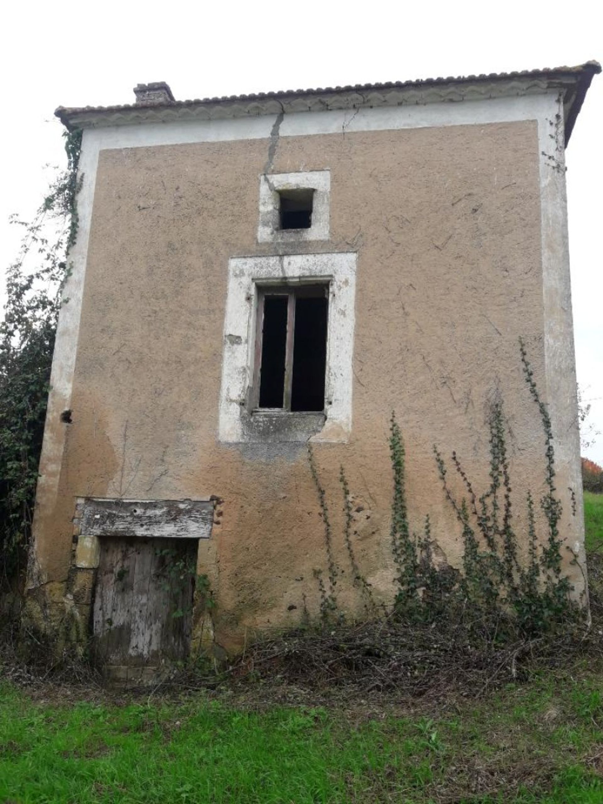 Condominium in Saint-Cyprien, Occitanie 10168379