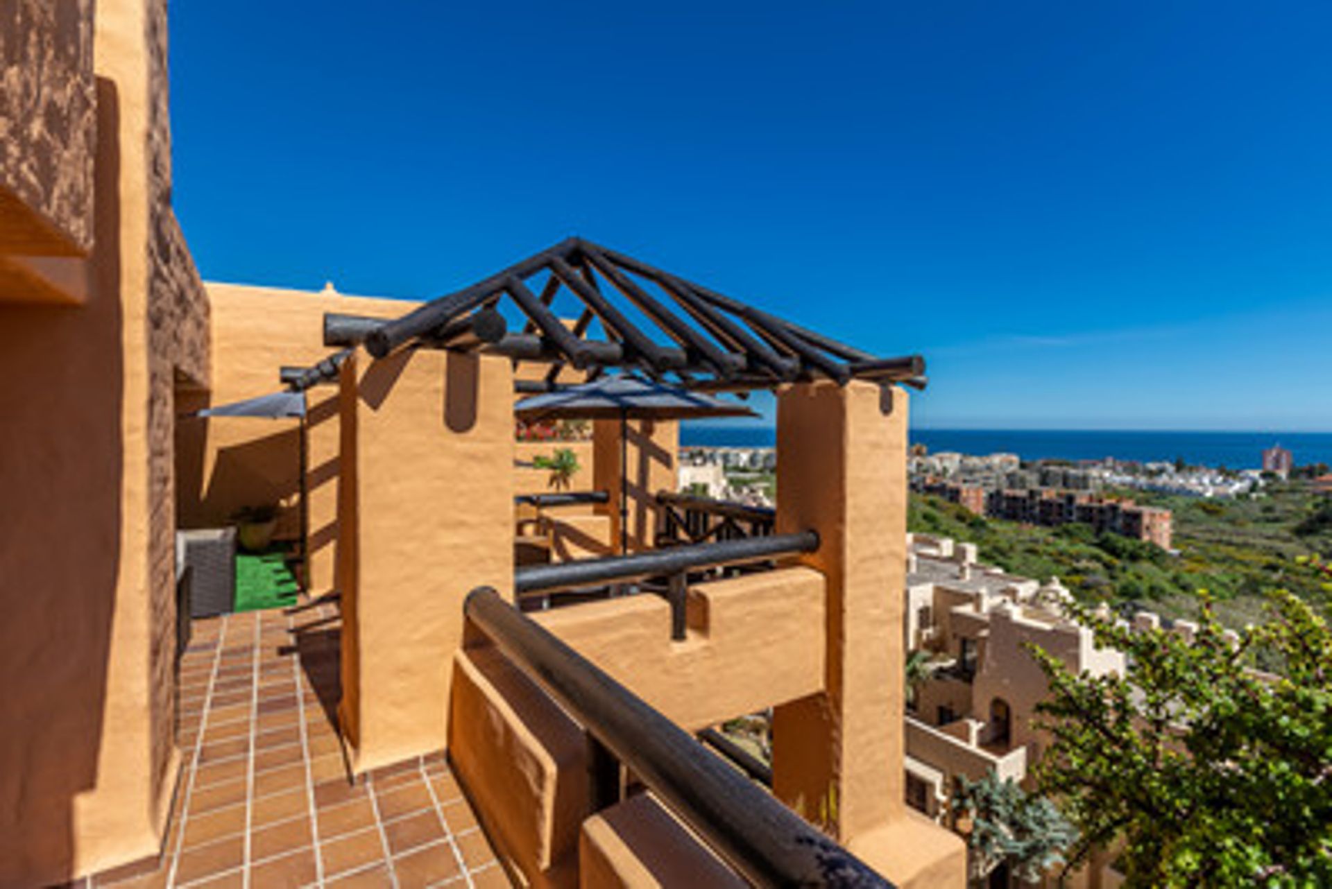 Condominio nel Puerto de la Duquesa, Andalusia 10168546