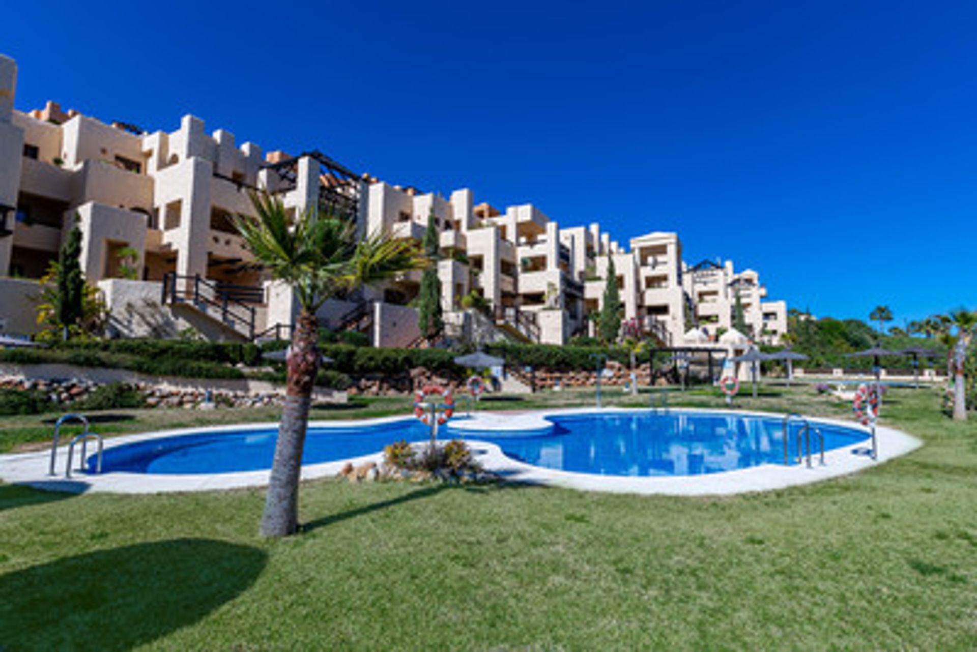 Condominio nel Puerto de la Duquesa, Andalusia 10168546