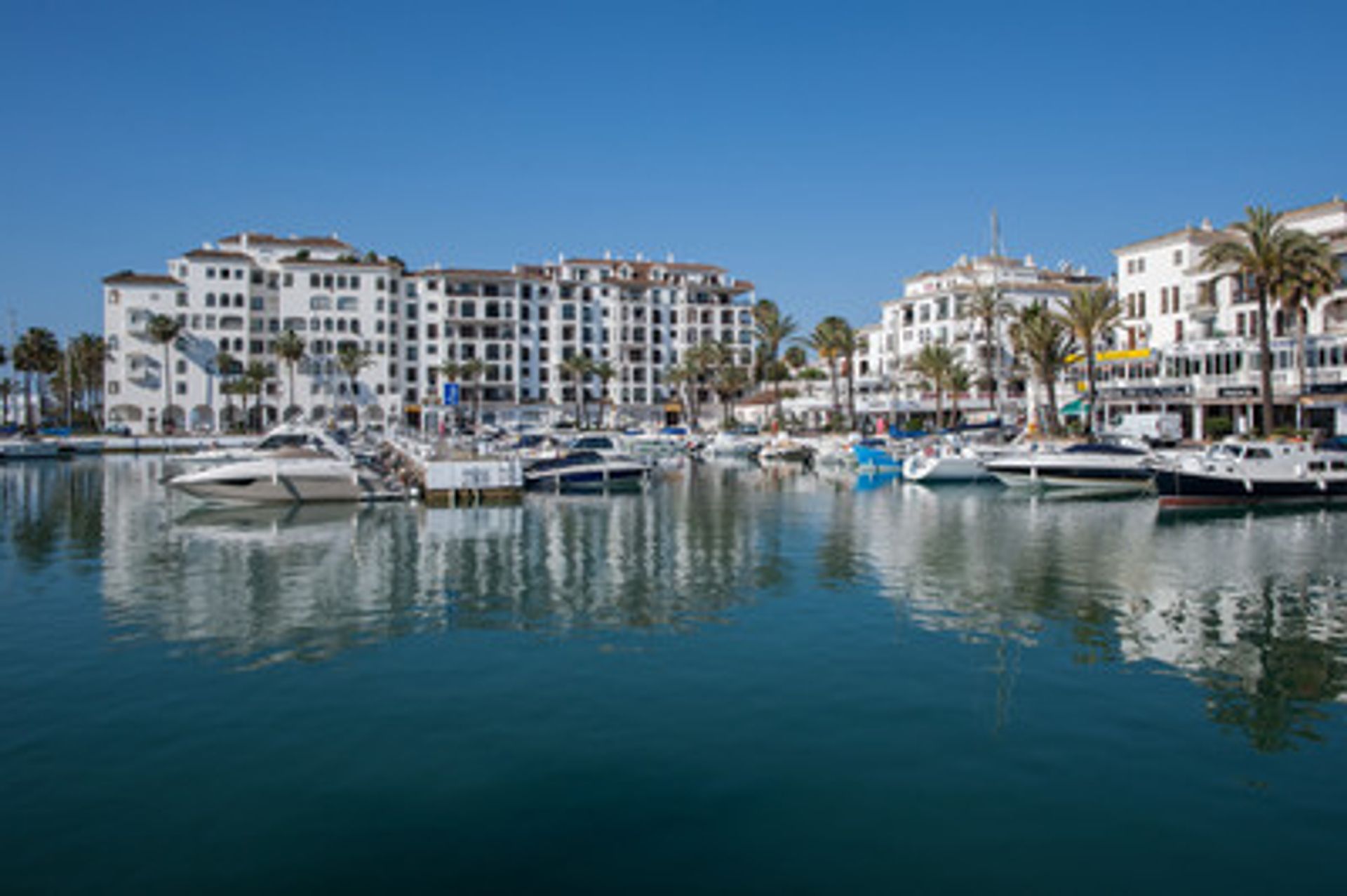 Квартира в Puerto de la Duquesa, Andalusia 10168546