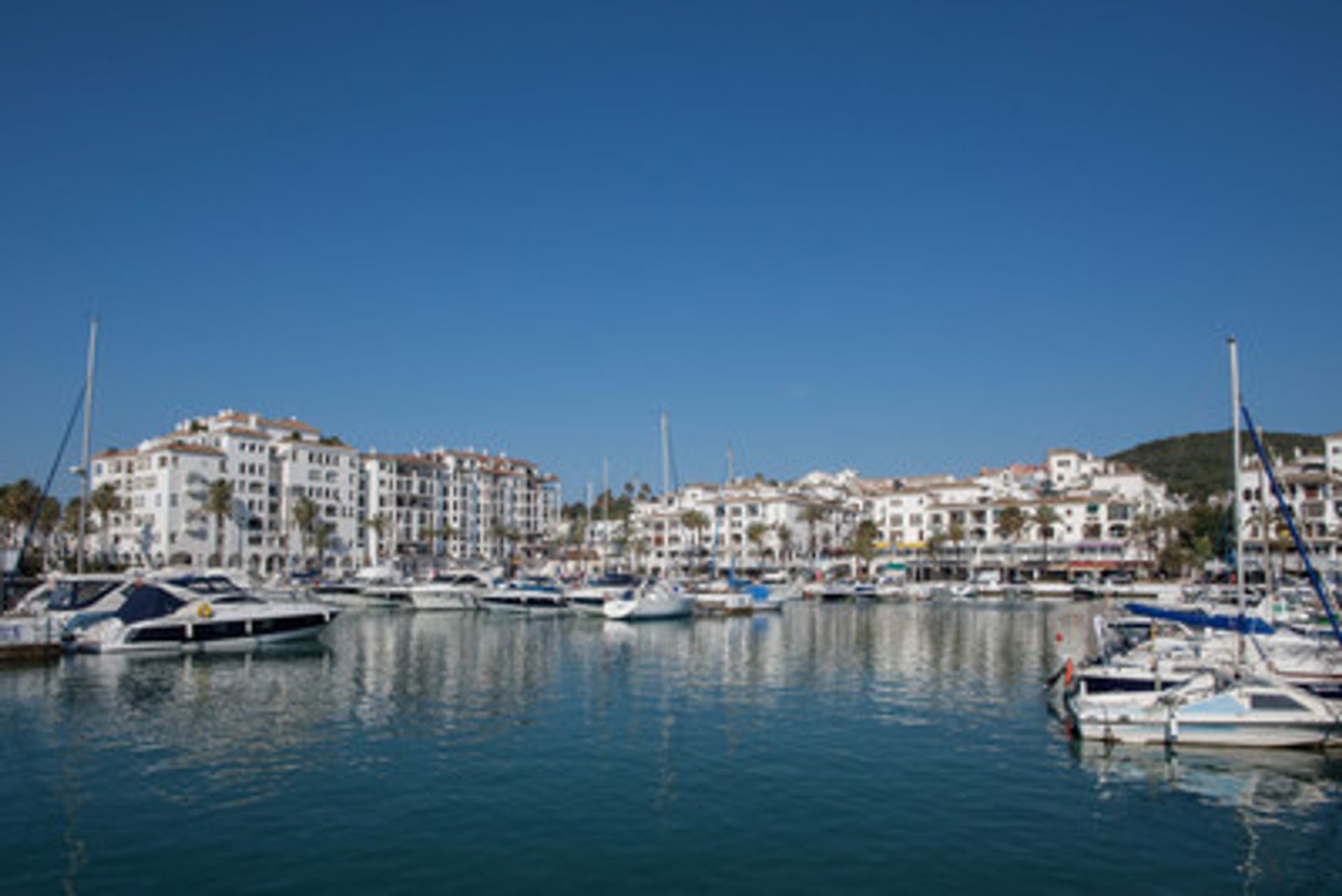 عمارات في Puerto de la Duquesa, Andalusia 10168546