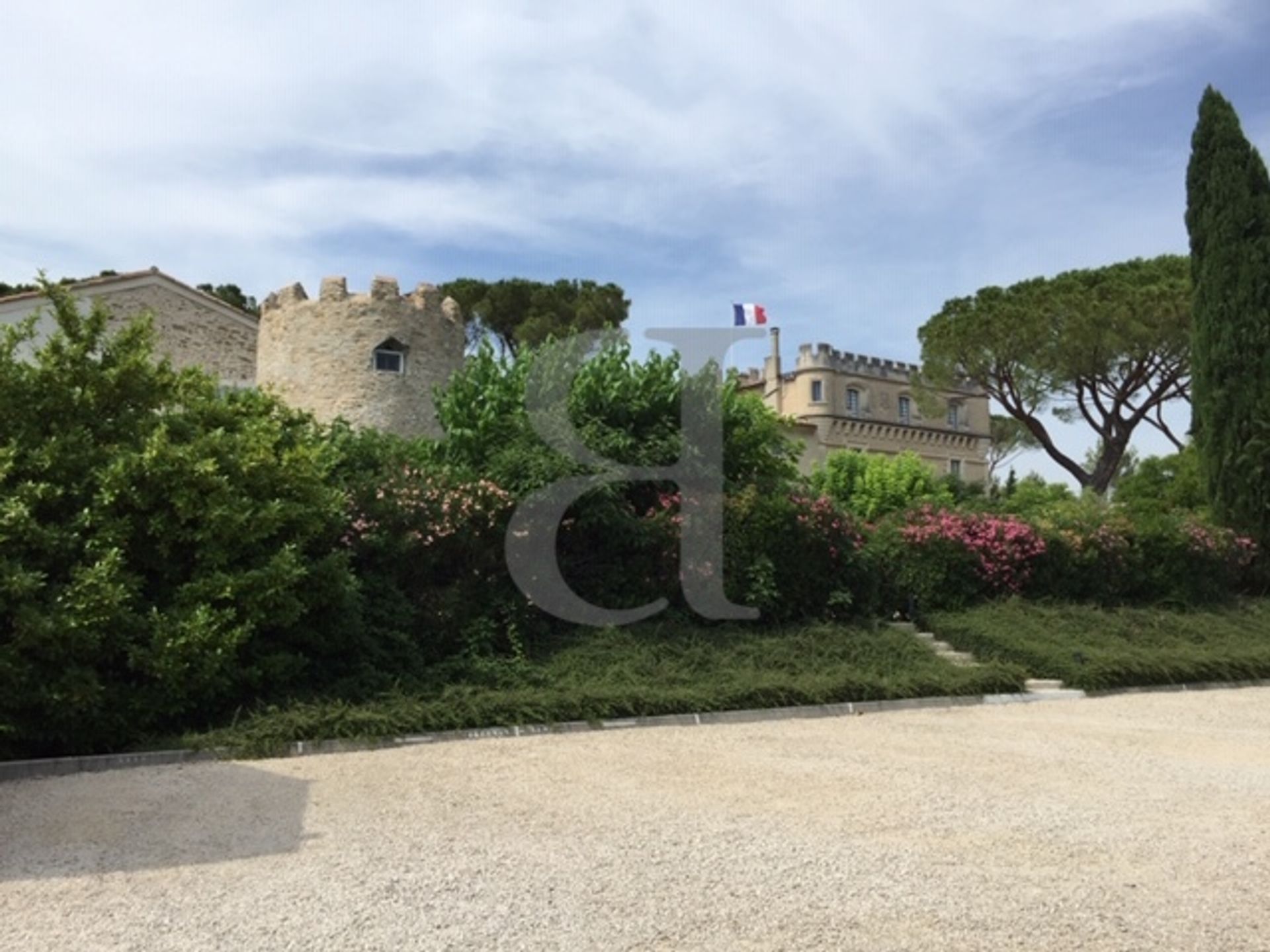 房子 在 Loriol-du-Comtat, Provence-Alpes-Côte d'Azur 10168593