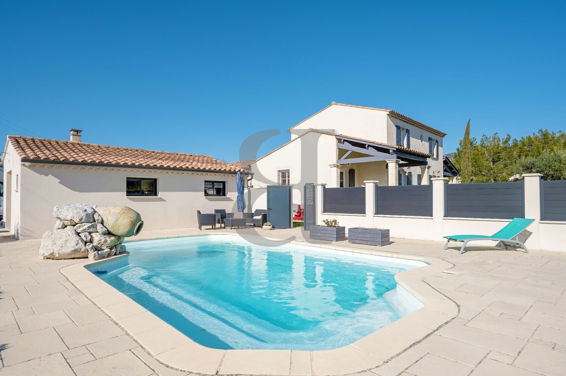 Huis in L'Isle-sur-la-Sorgue, Provence-Alpes-Côte d'Azur 10168595