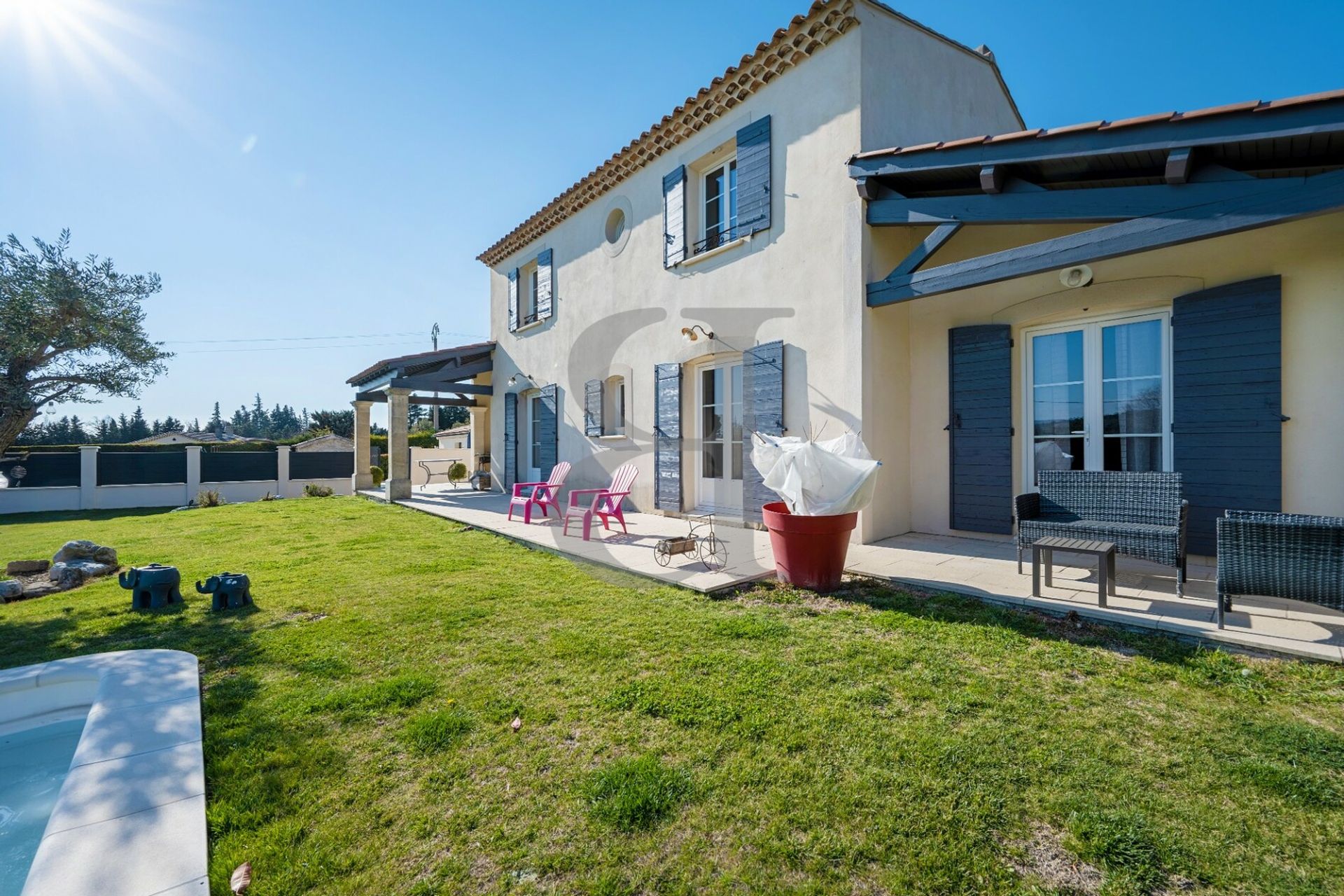 Huis in L'Isle-sur-la-Sorgue, Provence-Alpes-Côte d'Azur 10168595