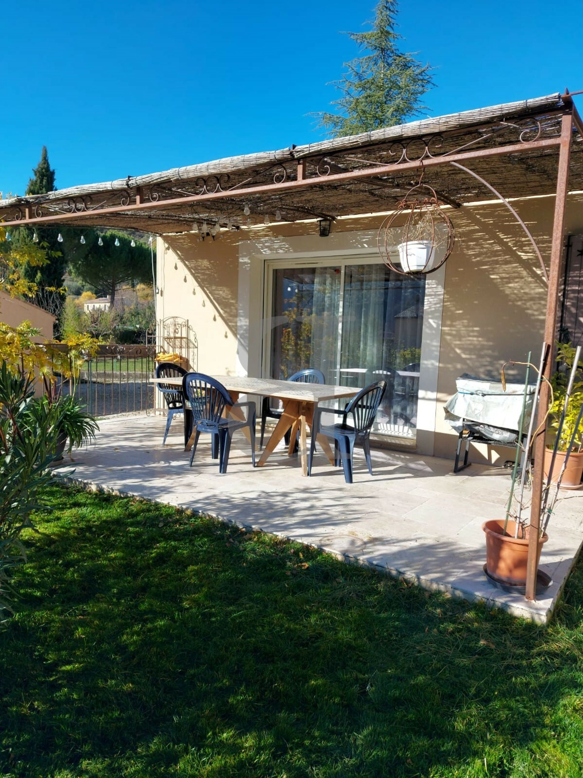 Talo sisään Buis-les-Baronnies, Auvergne-Rhône-Alpes 10168602