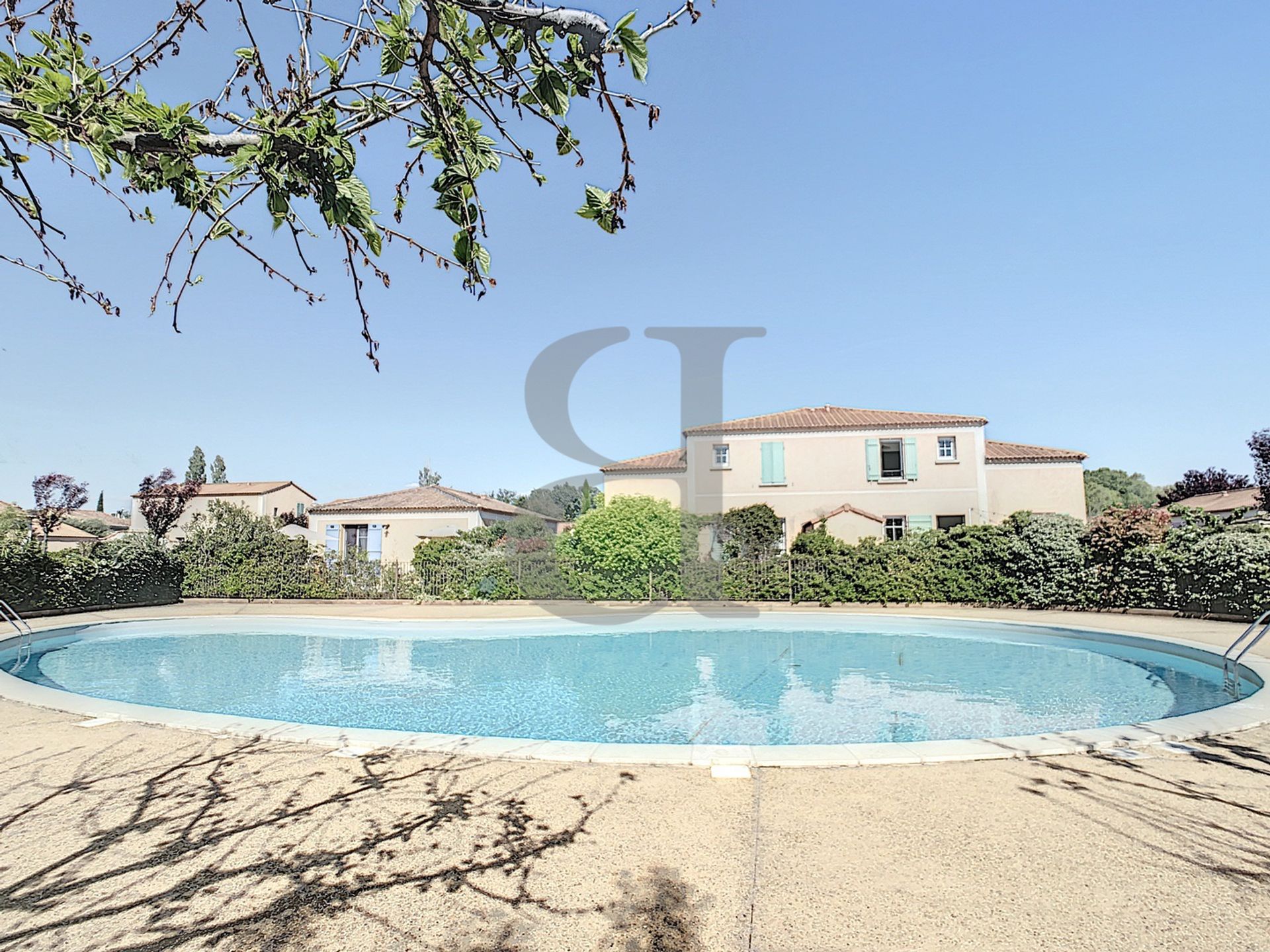 House in Loriol-du-Comtat, Provence-Alpes-Cote d'Azur 10168609