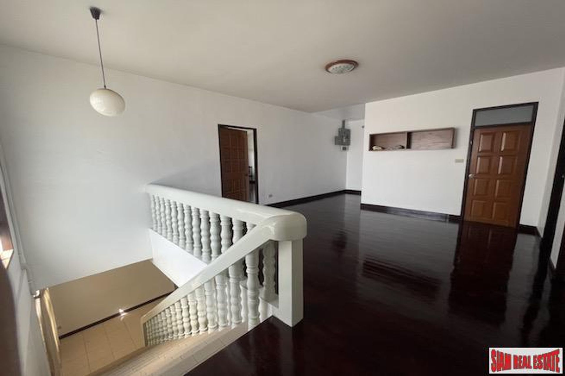 Hus i , Krung Thep Maha Nakhon 10168822