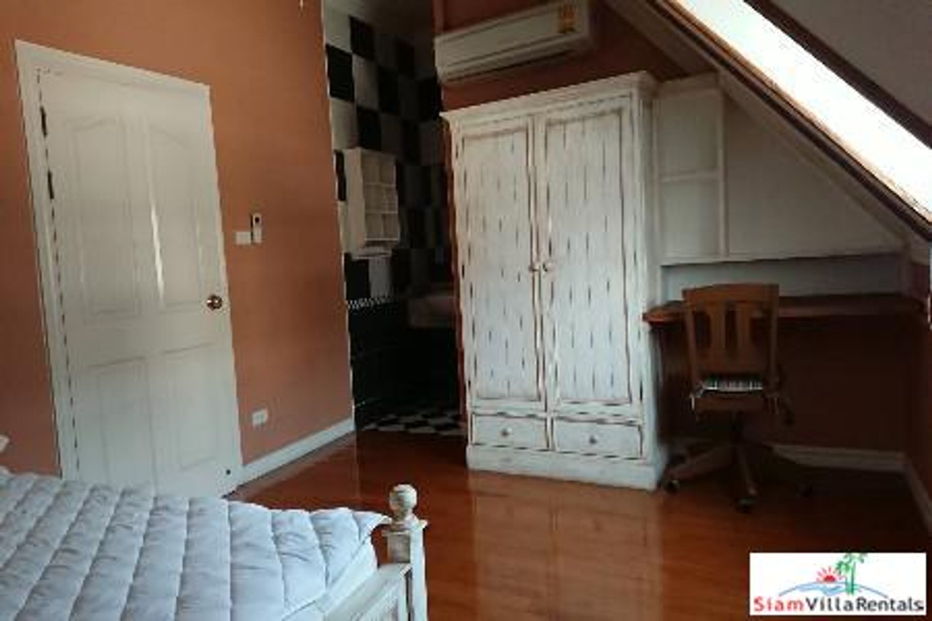 Hus i , Krung Thep Maha Nakhon 10168831