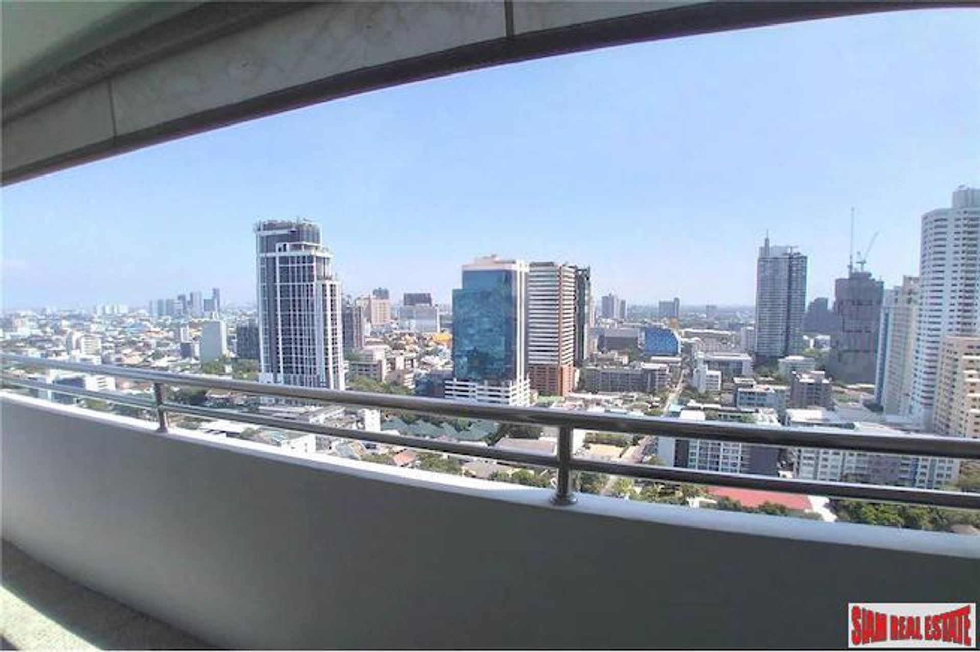 Condominium in Watthana, Krung Thep Maha Nakhon 10168864