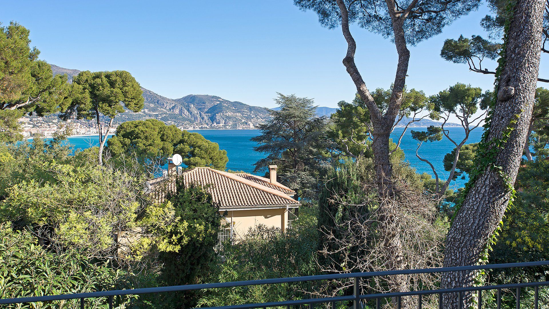 Talo sisään Cap Martin, Provence-Alpes-Cote d'Azur 10169863