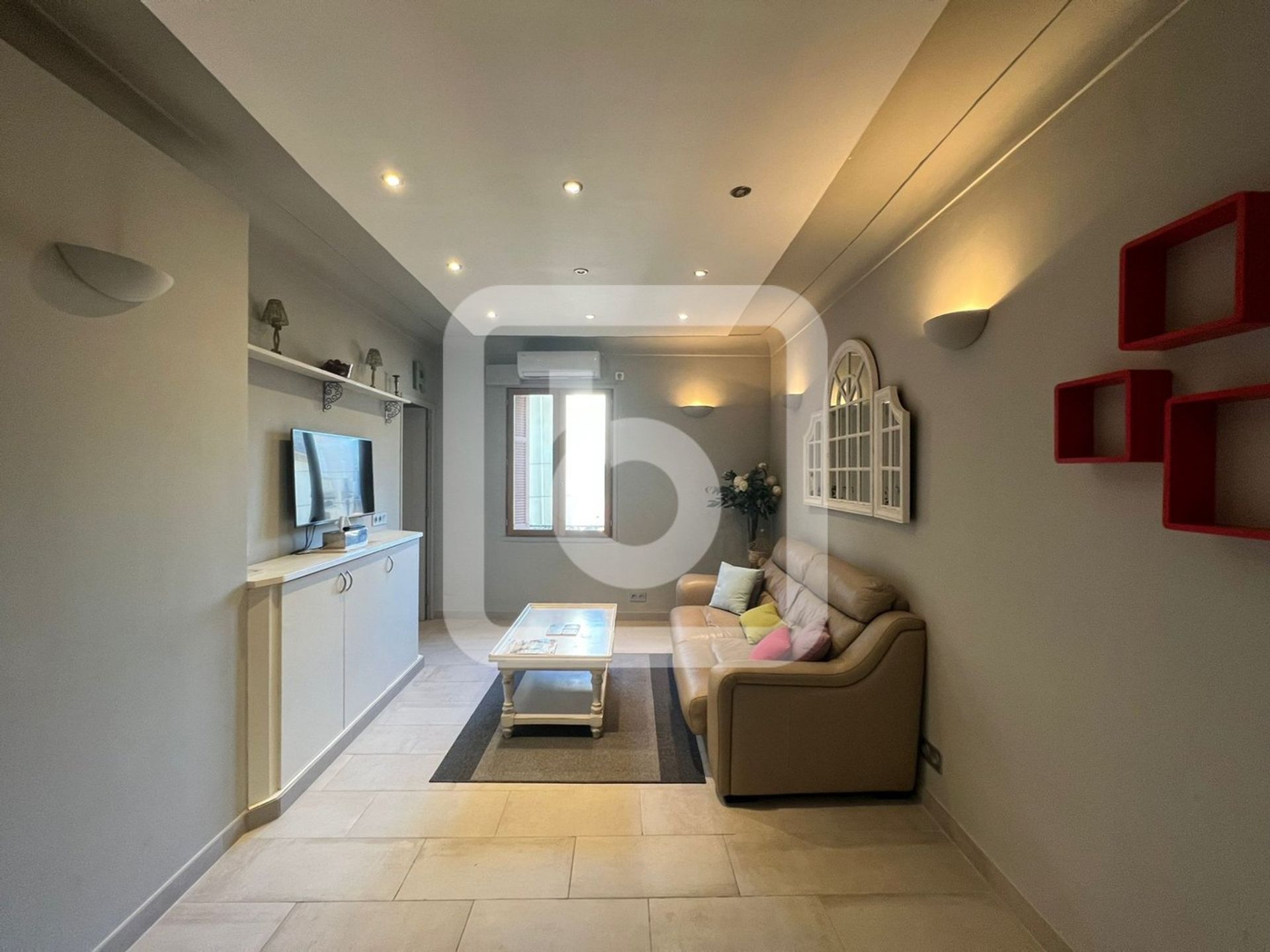 Condominium in Antibes, Provence-Alpes-Côte d'Azur 10169868