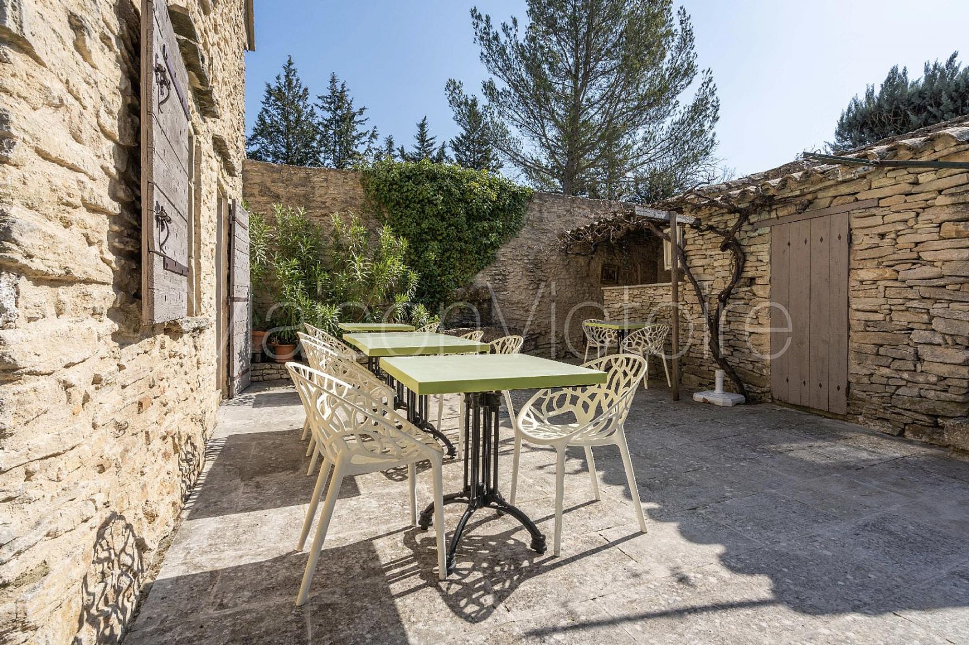 жилой дом в L'Isle-sur-la-Sorgue, Provence-Alpes-Côte d'Azur 10171677