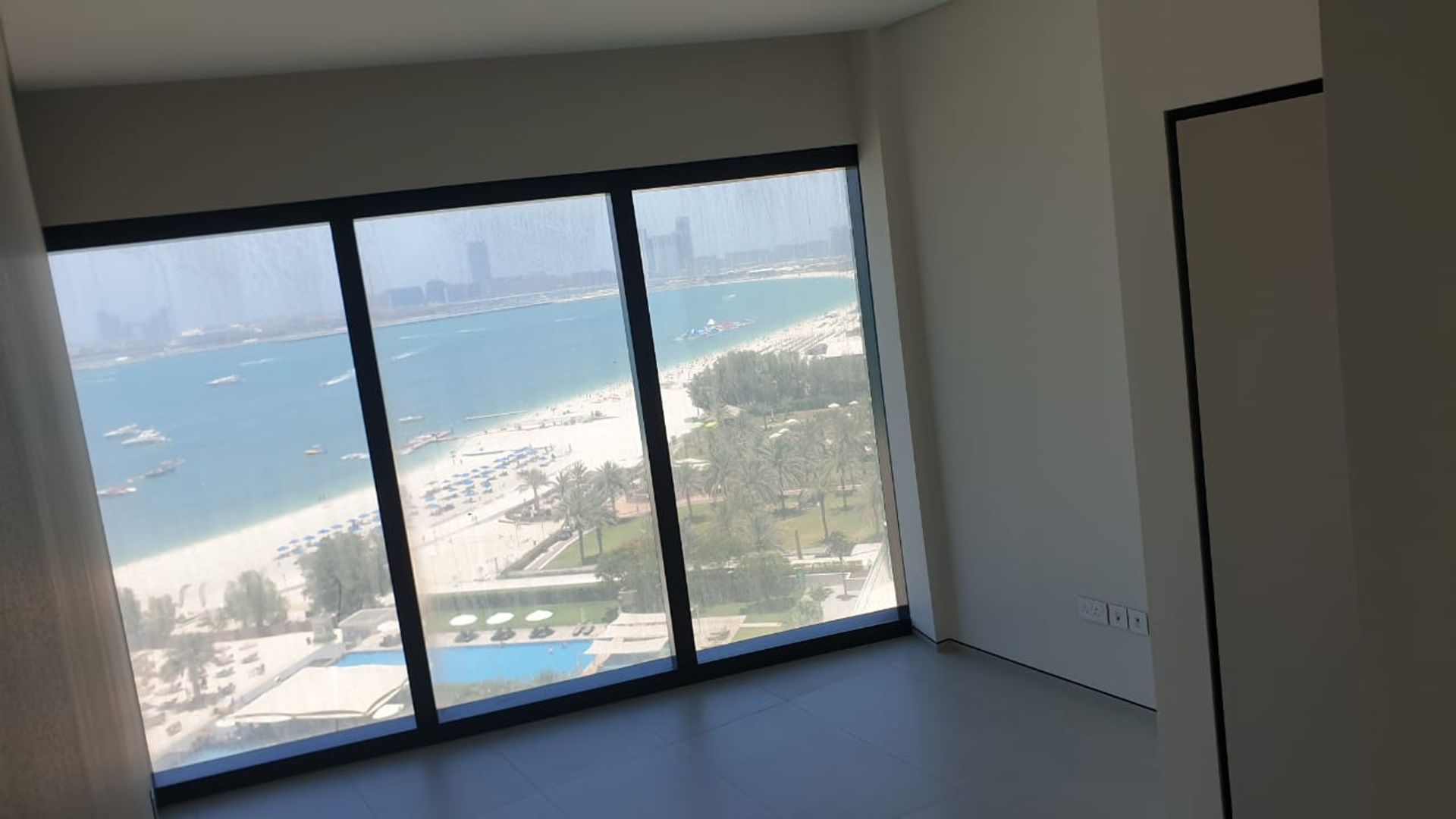 Condominium in Dubai, Dubayy 10172012