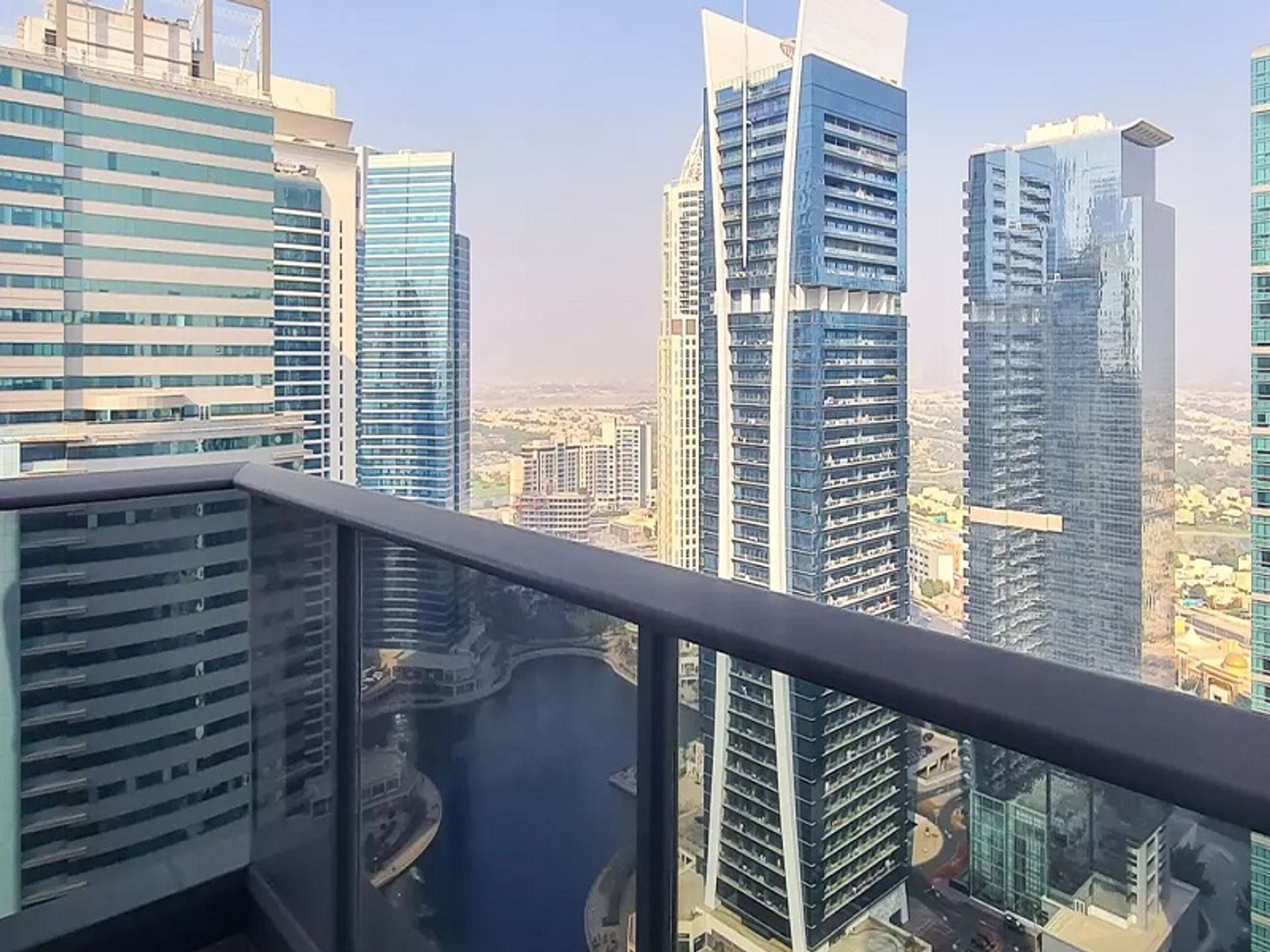 Condominium in Dubai, Dubayy 10172055