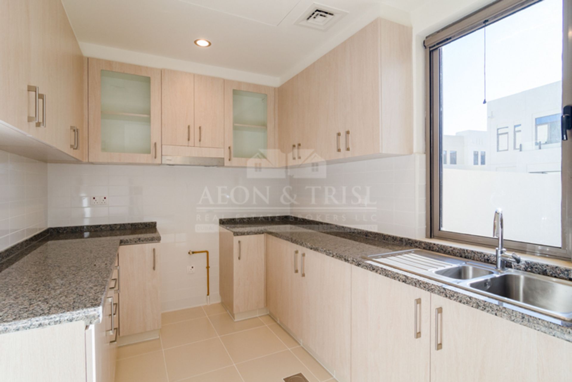 Condominium in `Ud al Bayda', Dubayy 10172263