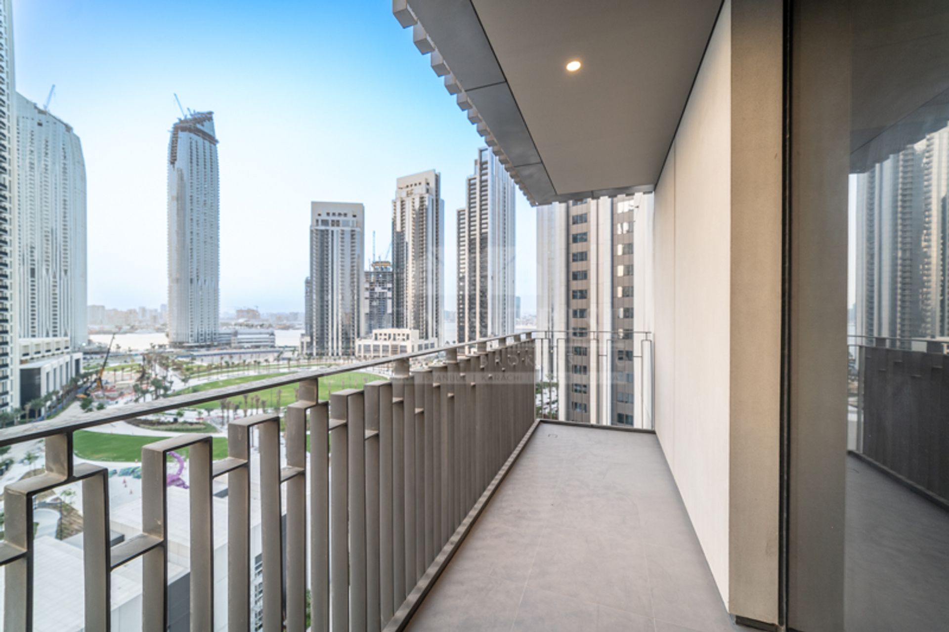 Condominium in Dubai, Dubai 10172267