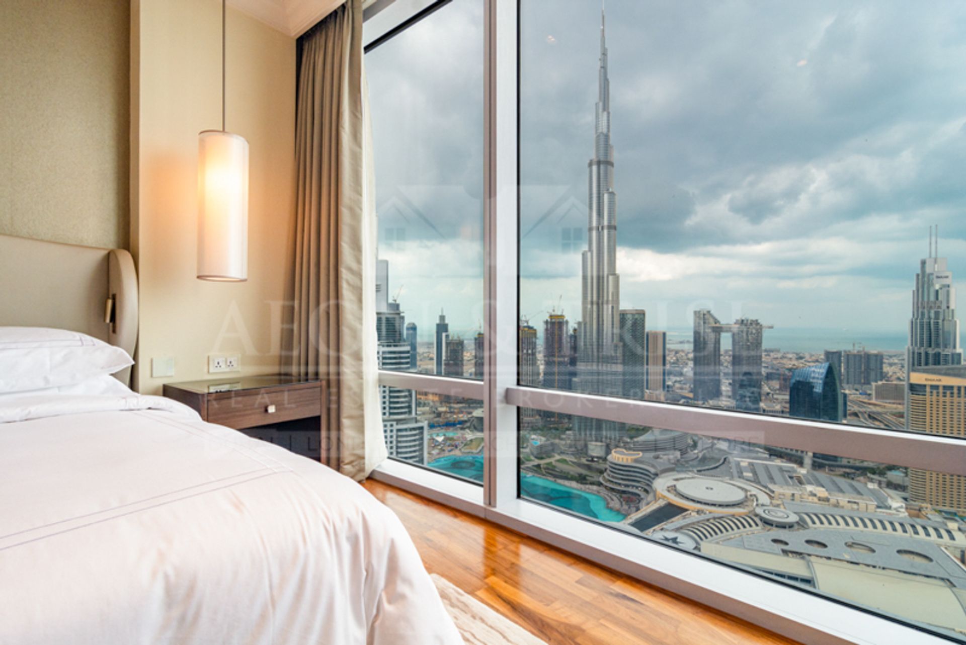 Condominium in Dubai, Dubai 10172273