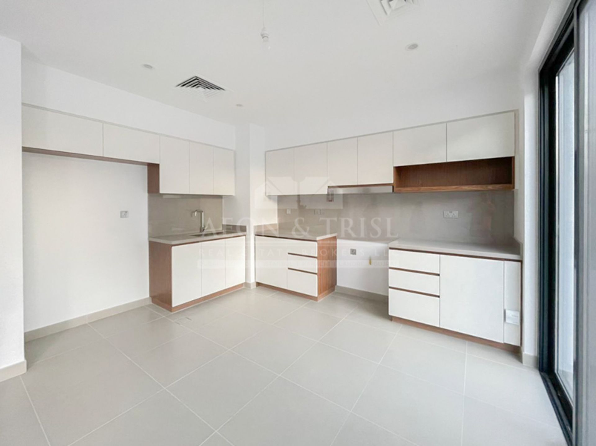 Condominium in `Ud al Bayda', Dubayy 10172335