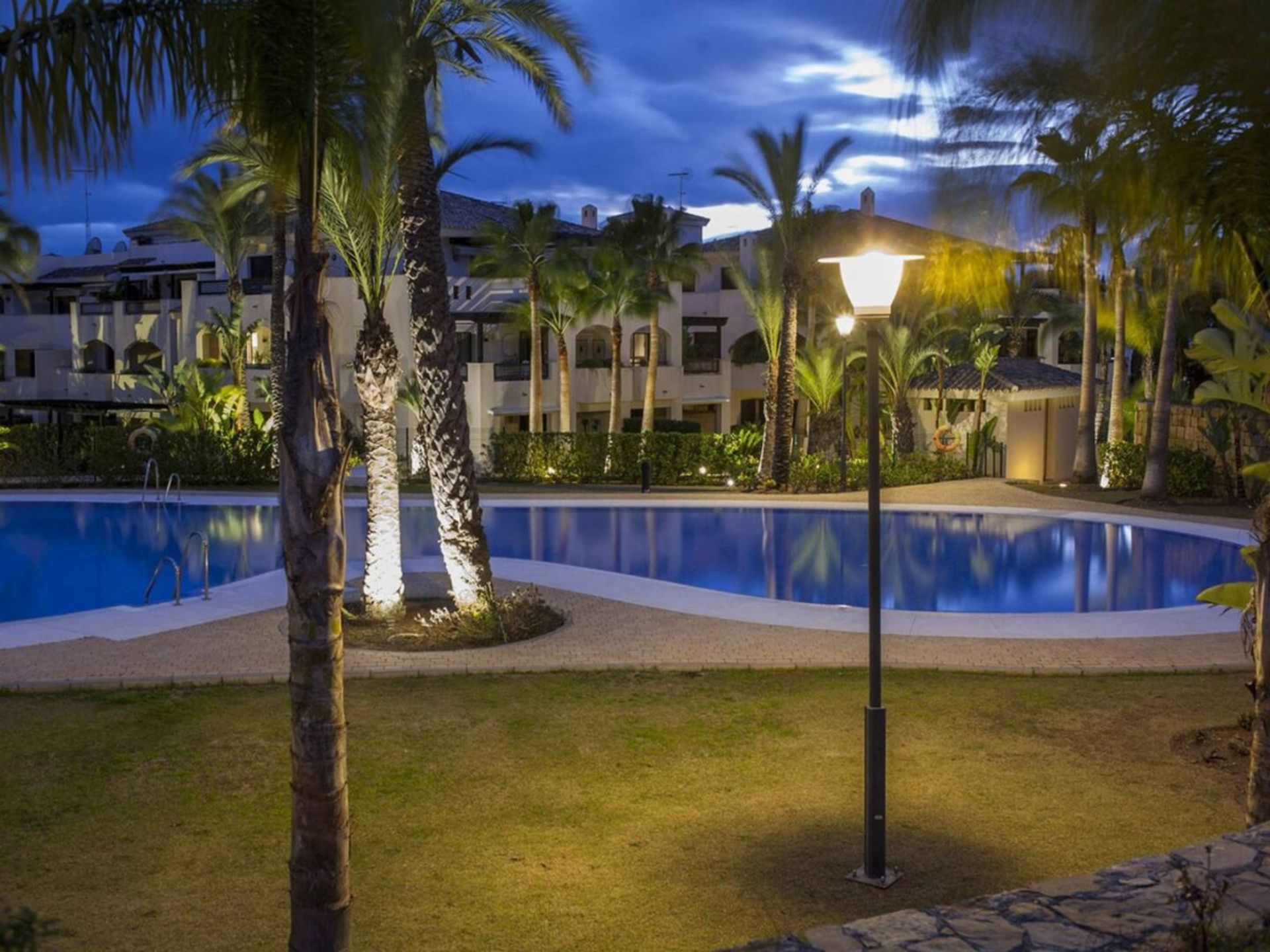 Condominium in Marbella, Andalucía 10174604