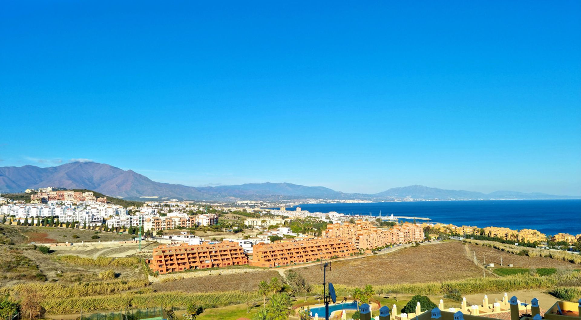 Condominium in Puerto de la Duquesa, Andalusia 10174780