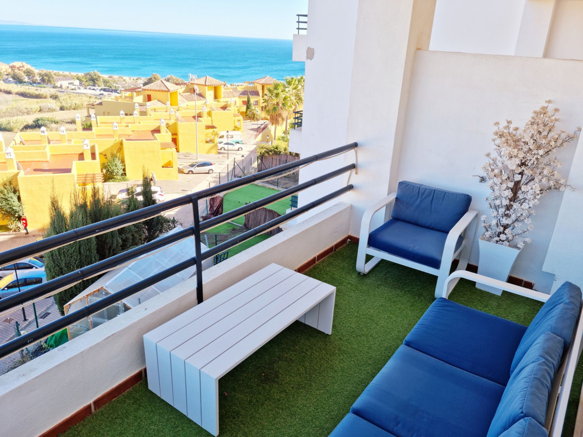 Condominium in Puerto de la Duquesa, Andalusia 10174780