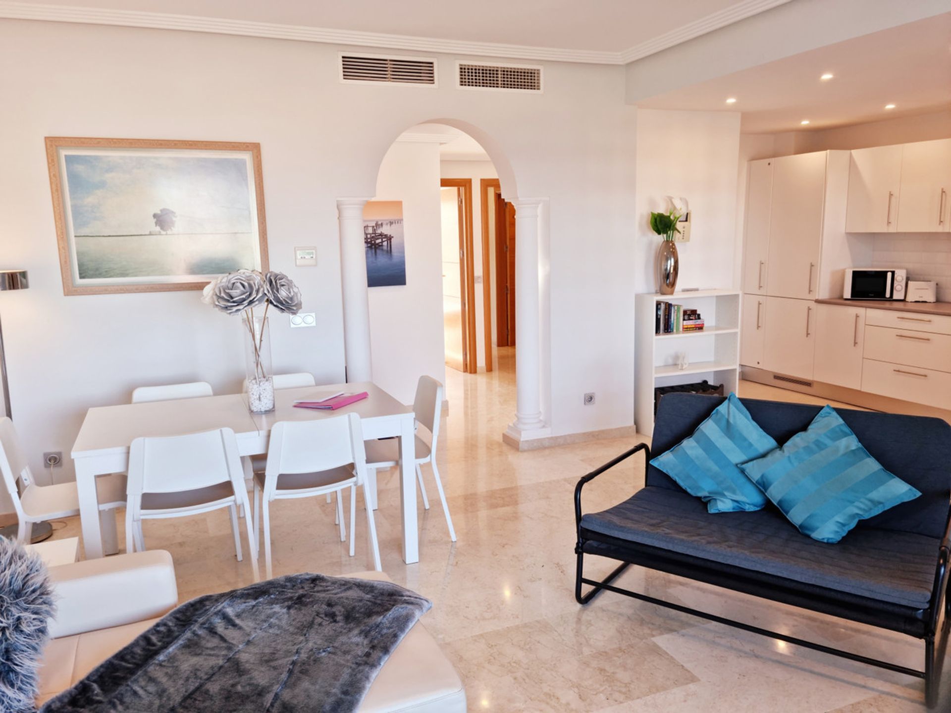 Condominium in Puerto de la Duquesa, Andalusia 10174780