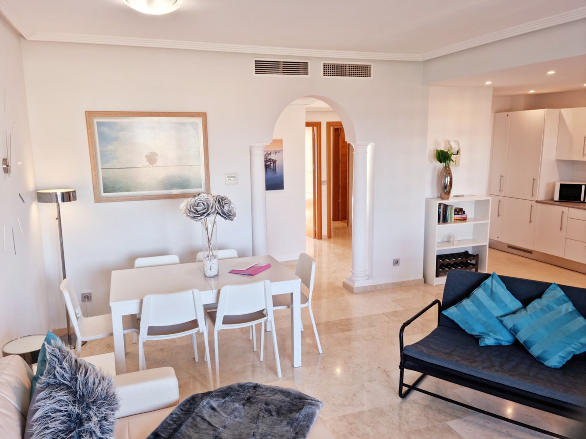 Condominium in Puerto de la Duquesa, Andalusia 10174780