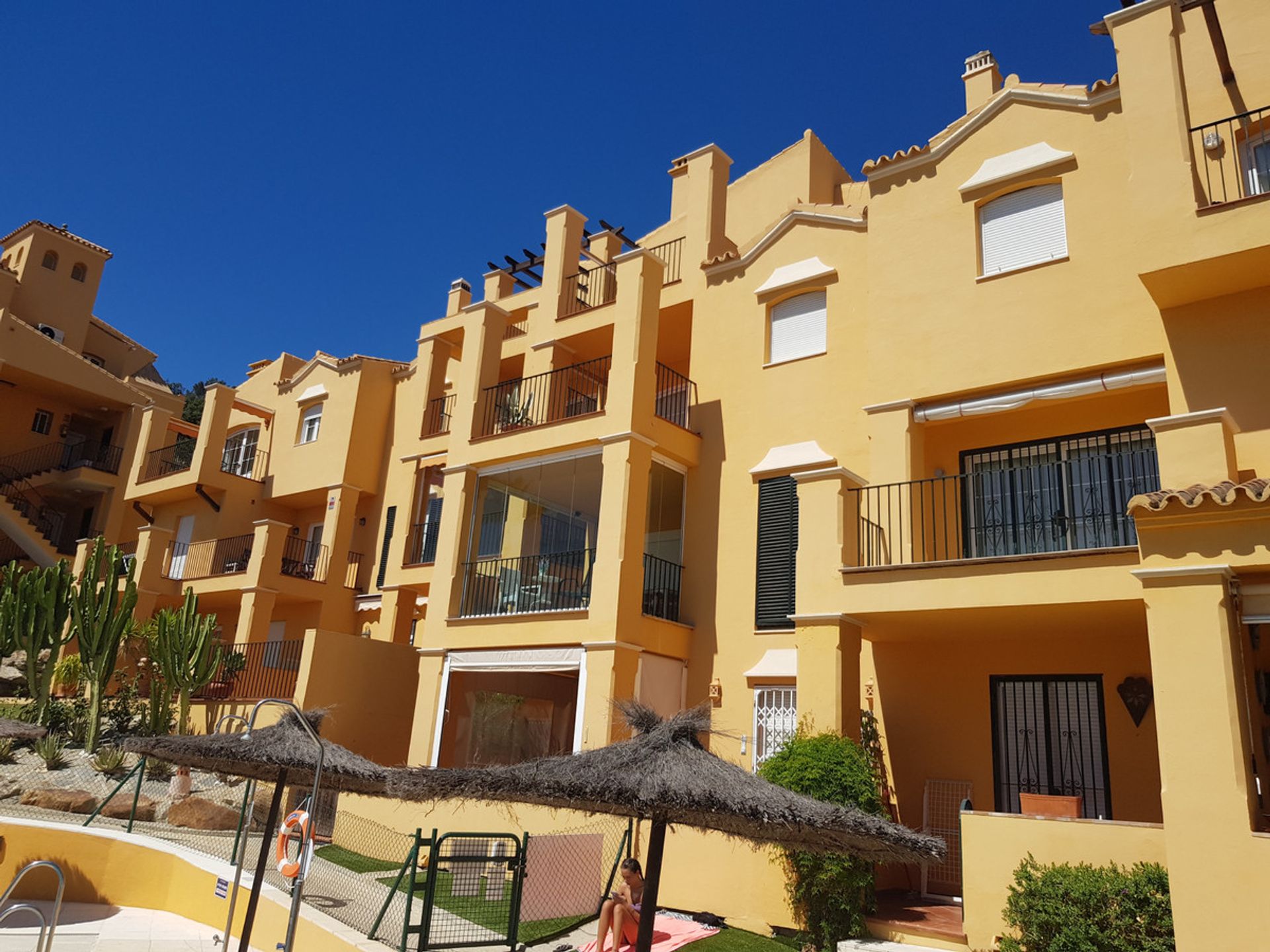 Condominium dans Puerto de la Duquesa, Andalusia 10174929