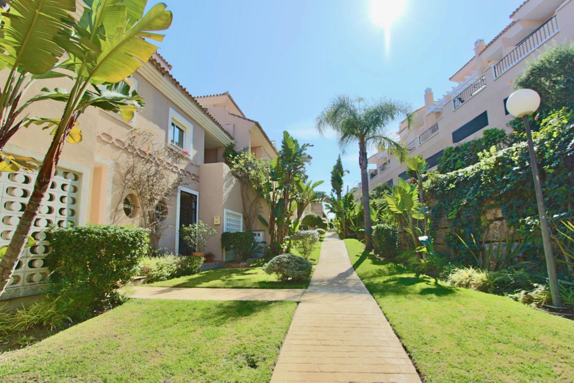 Casa nel Puerto de la Duquesa, Andalusia 10175038