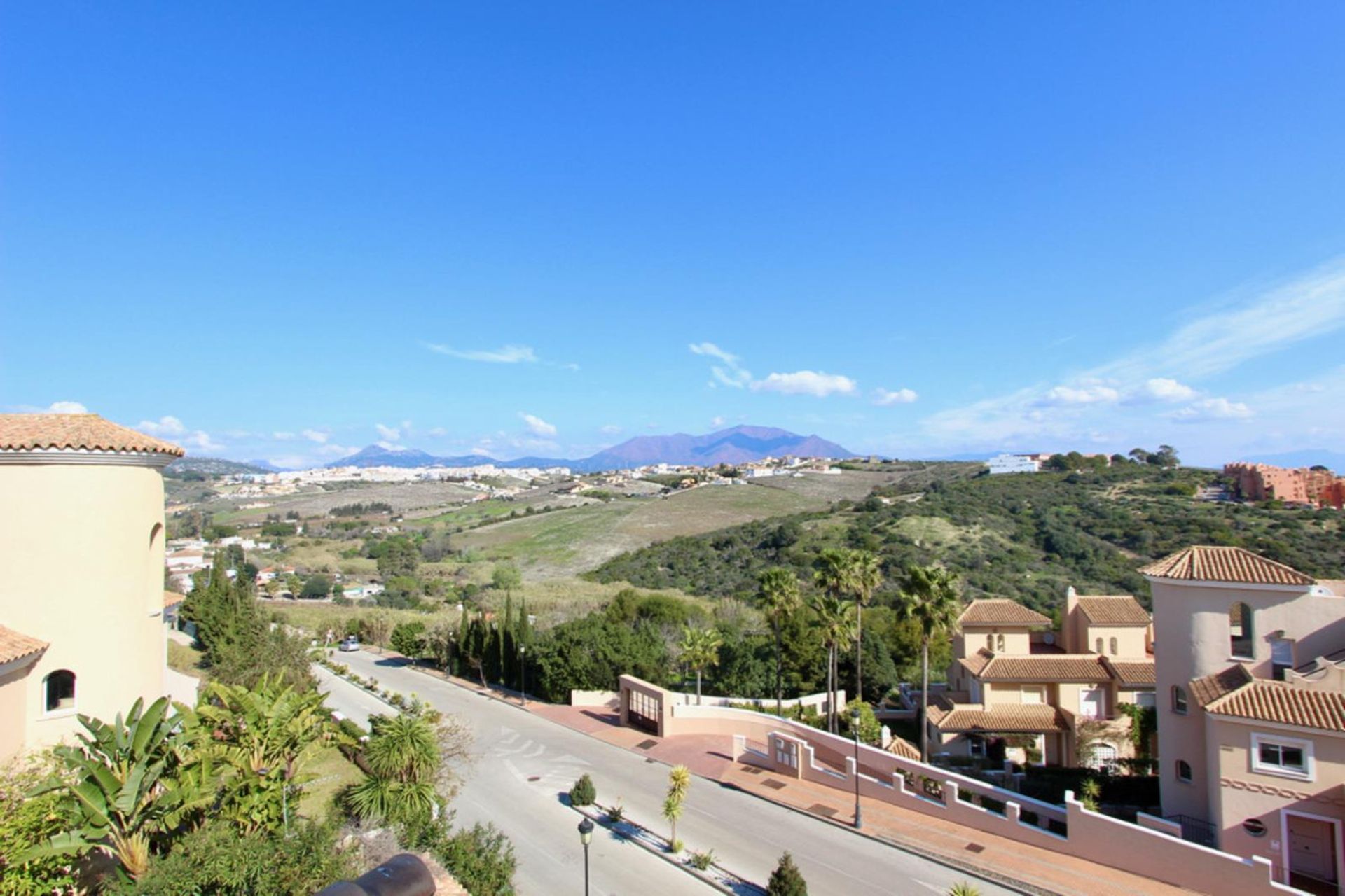 σπίτι σε Puerto de la Duquesa, Andalusia 10175038