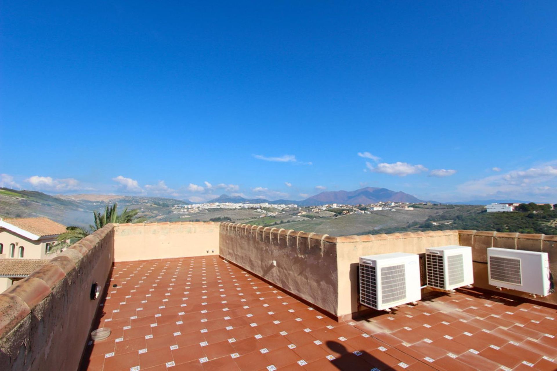 Casa nel Puerto de la Duquesa, Andalusia 10175038