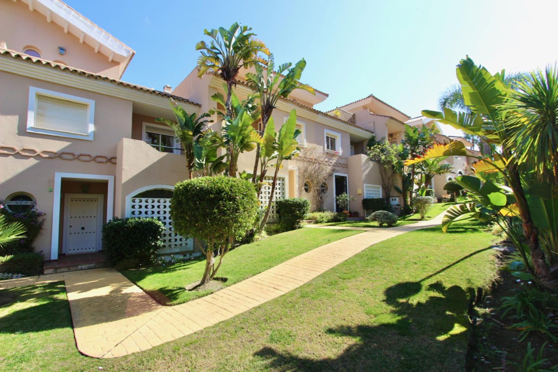 Casa nel Puerto de la Duquesa, Andalusia 10175038