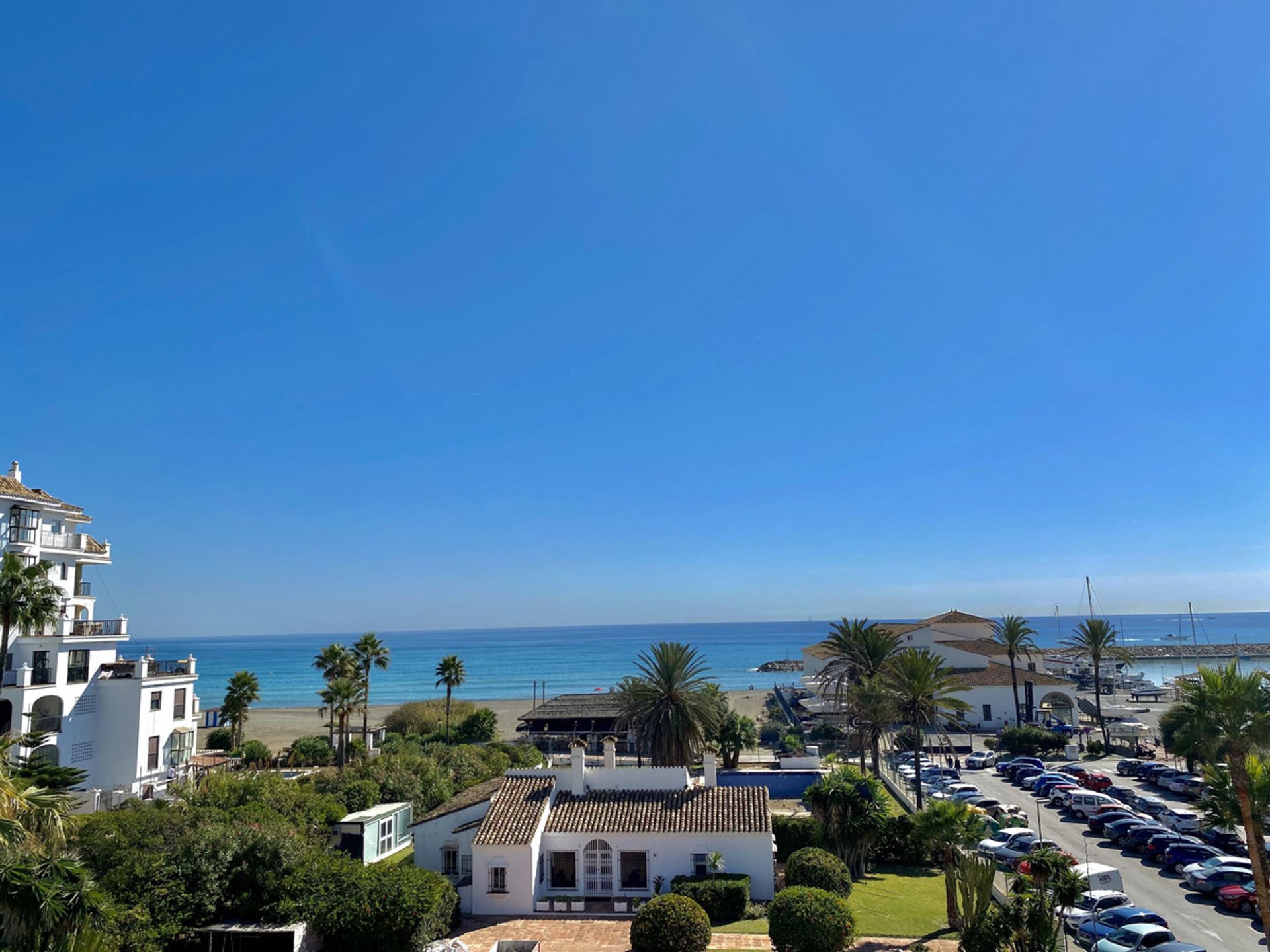 σπίτι σε Puerto de la Duquesa, Andalusia 10175178